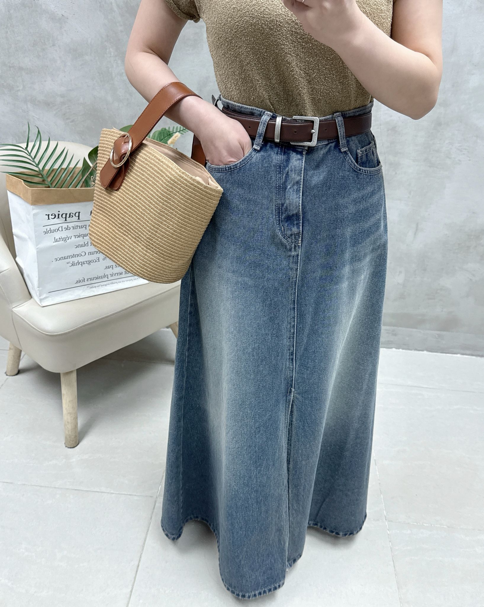 A09 捲邊凈色針織Top