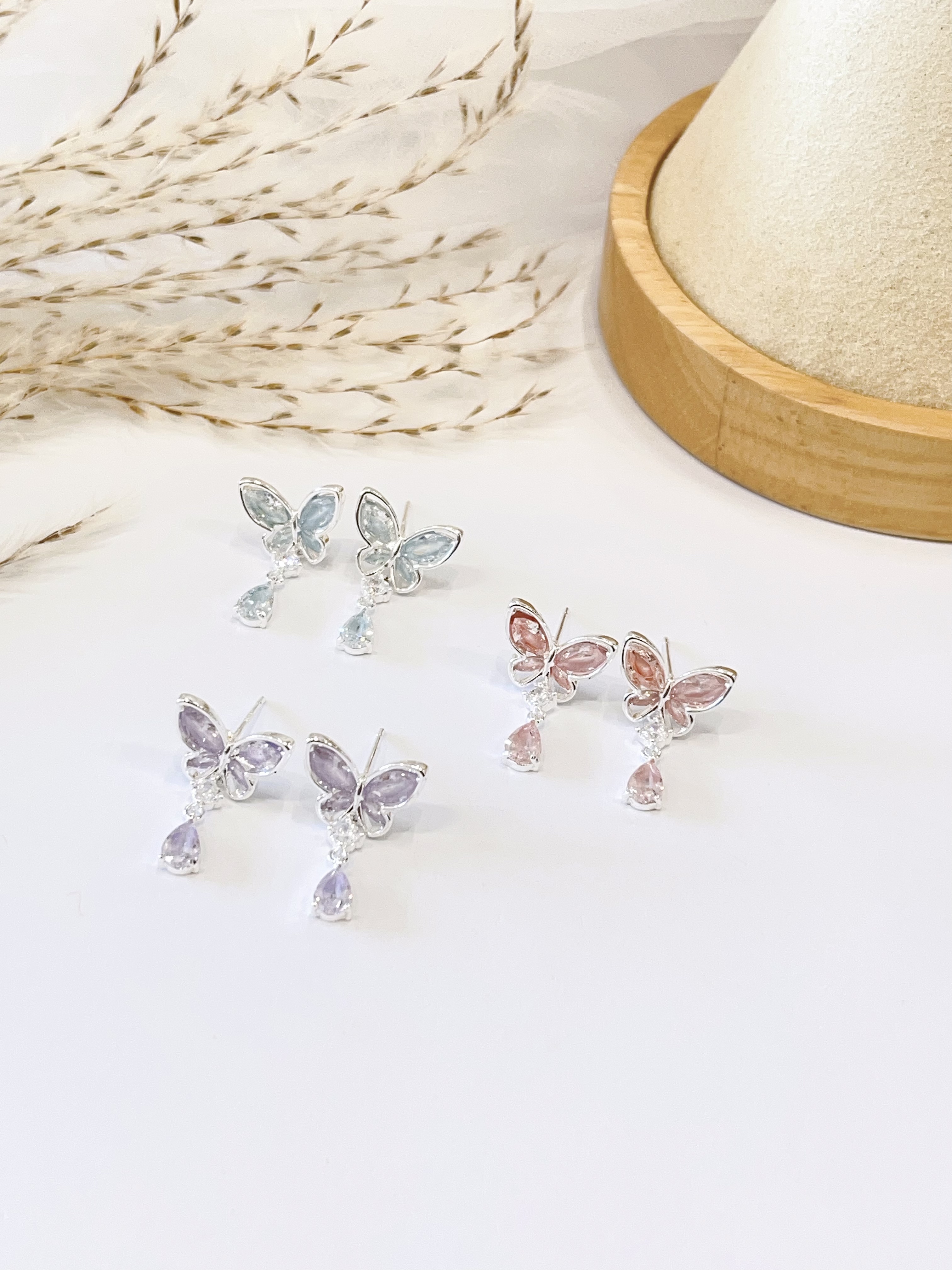 梦幻色系锆石蝴蝶水滴耳环