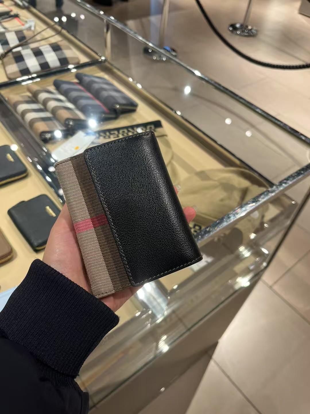 預購 Burberry🌈🌈折扣款 格仔short wallet Sale