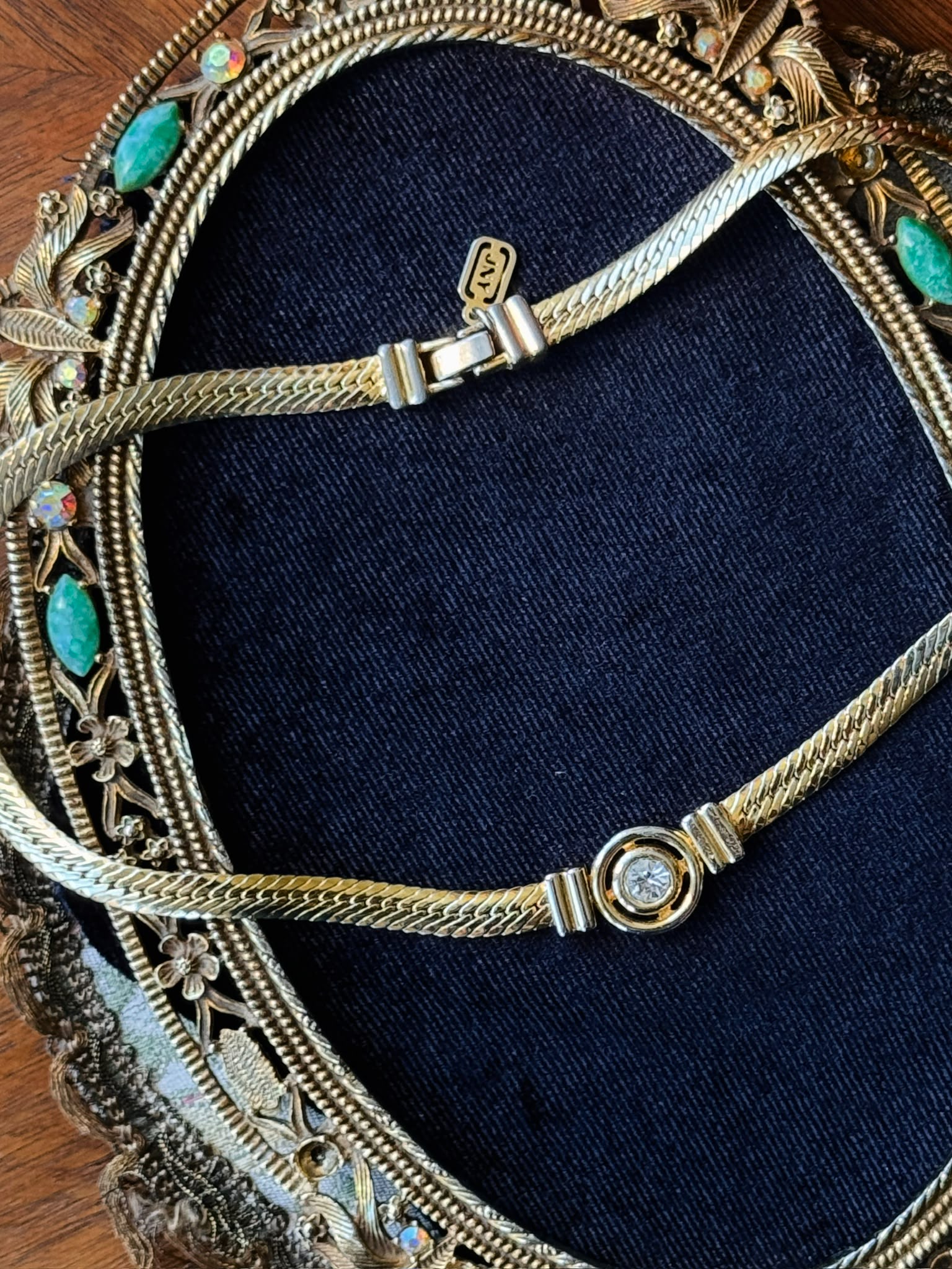 C. 1990s JNY Jones New York Designer Style Short Necklace (MT2692)