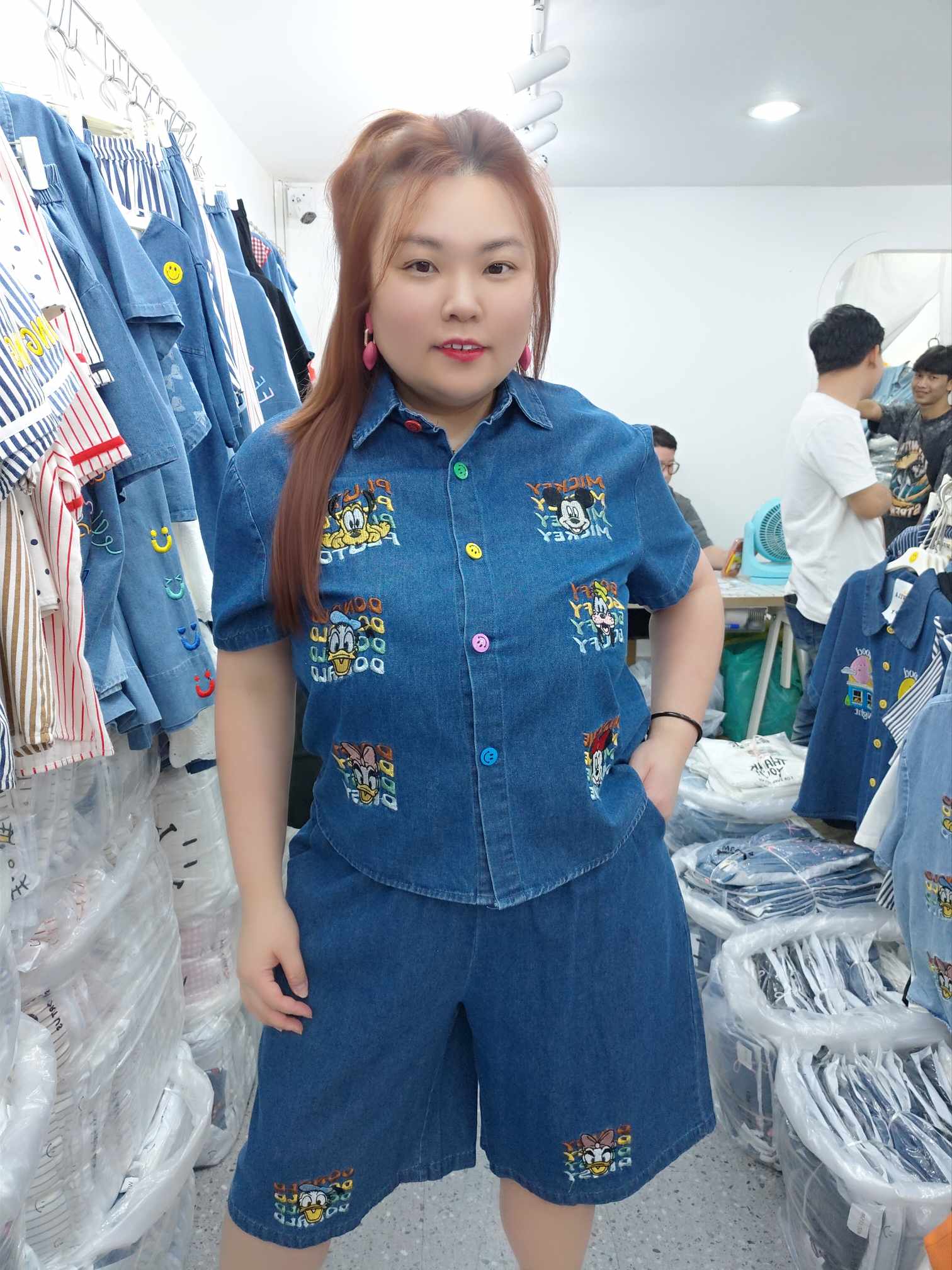 ENE08 米奇家族刺绣牛仔七分裤套装