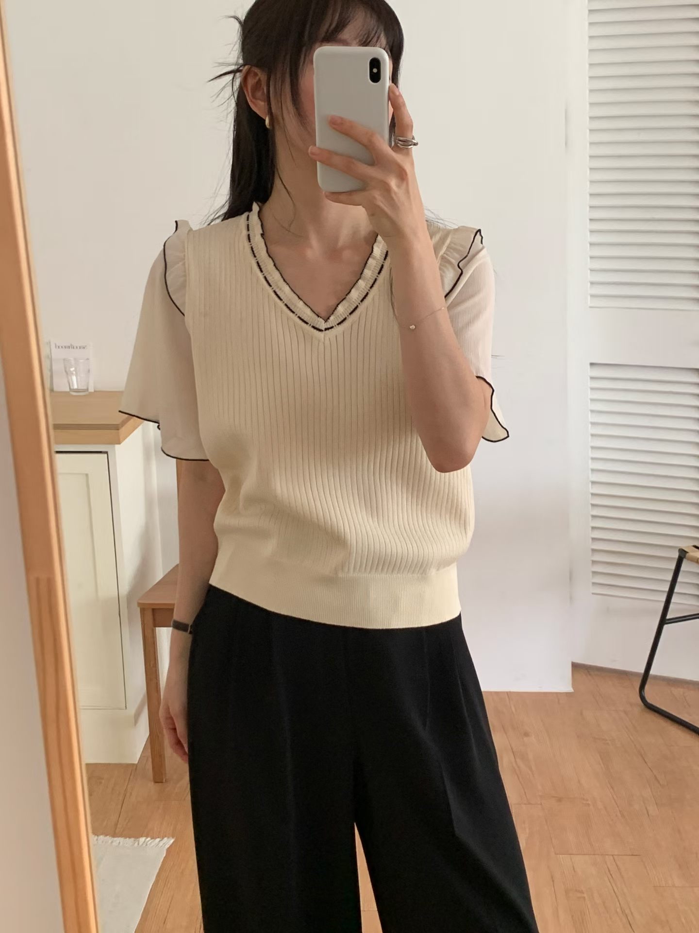 CT12 韓系木耳邊V領針織top