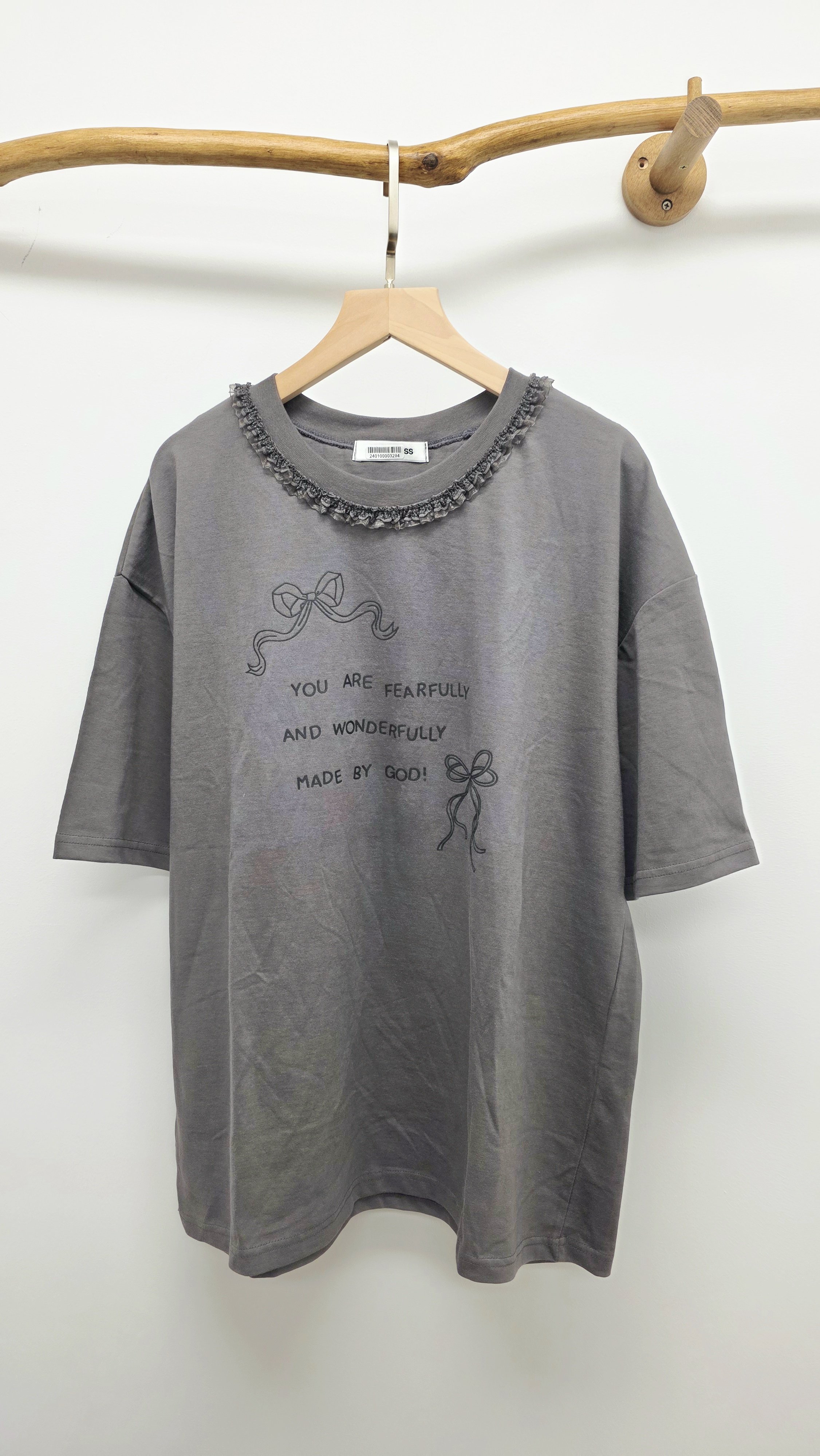 韓國炭灰蝴蝶結印圖Tee