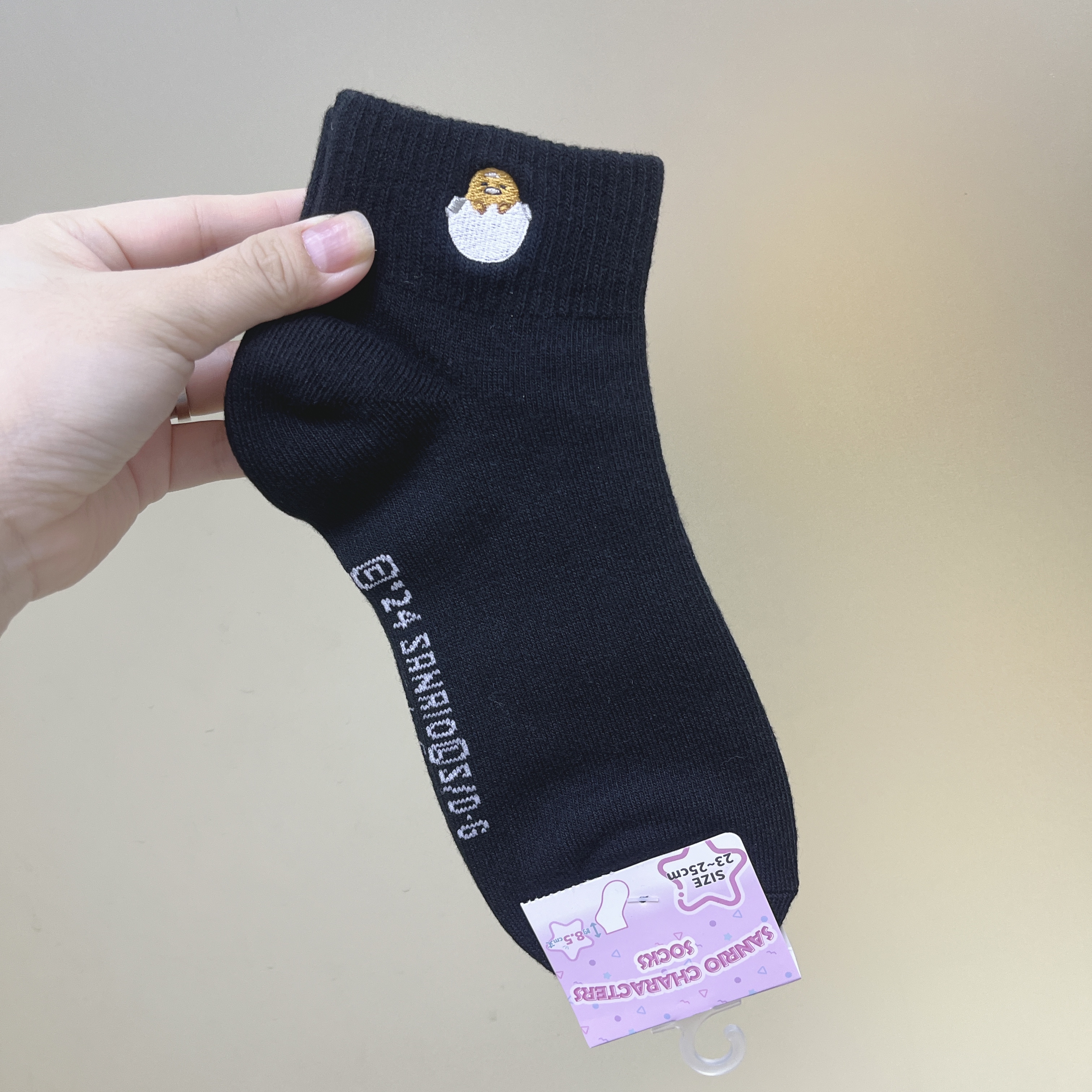 日本現貨📍蛋黃哥刺繡圖案短襪