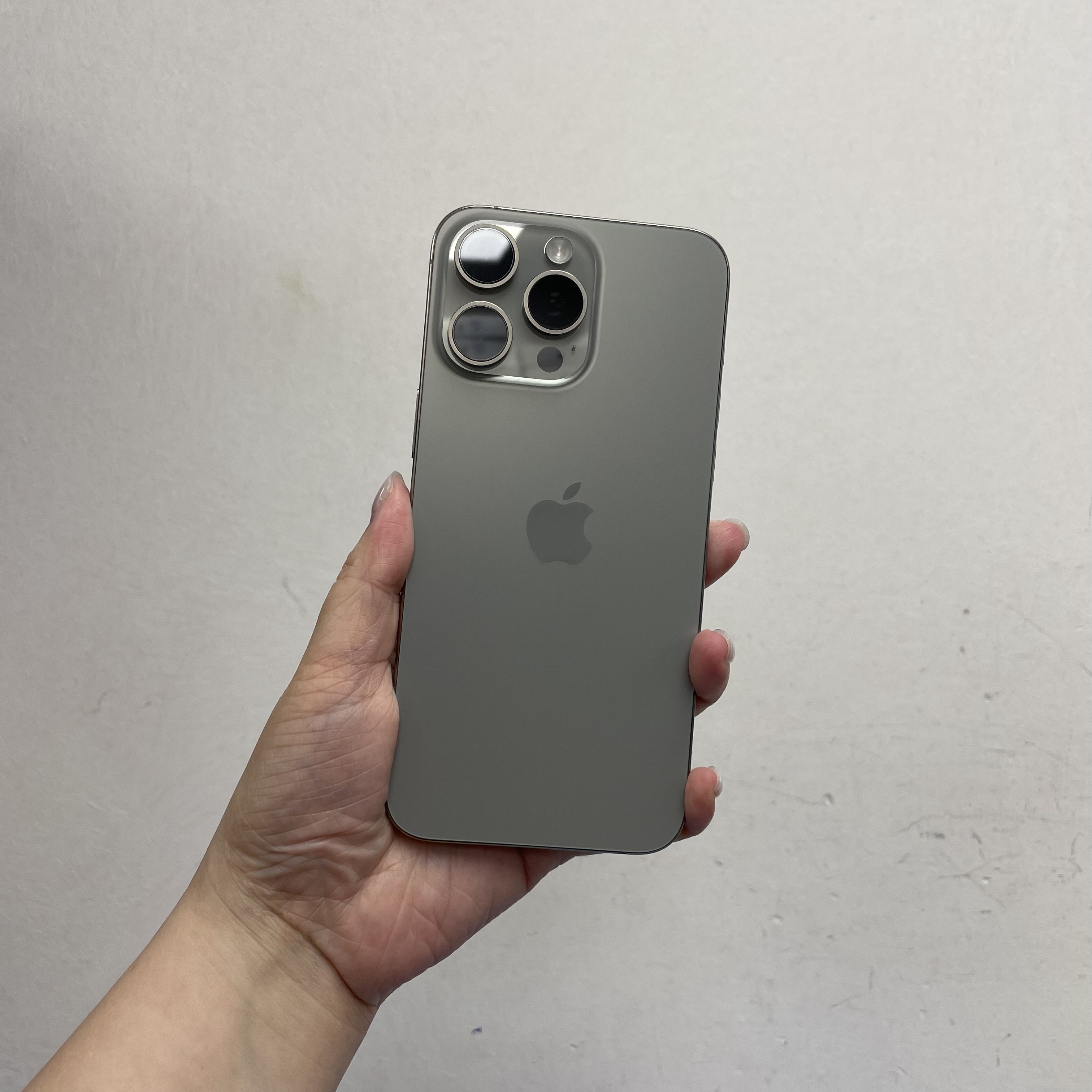 *6702 15 Pro max 全新質素 256GB 原裝電100 原色 gray