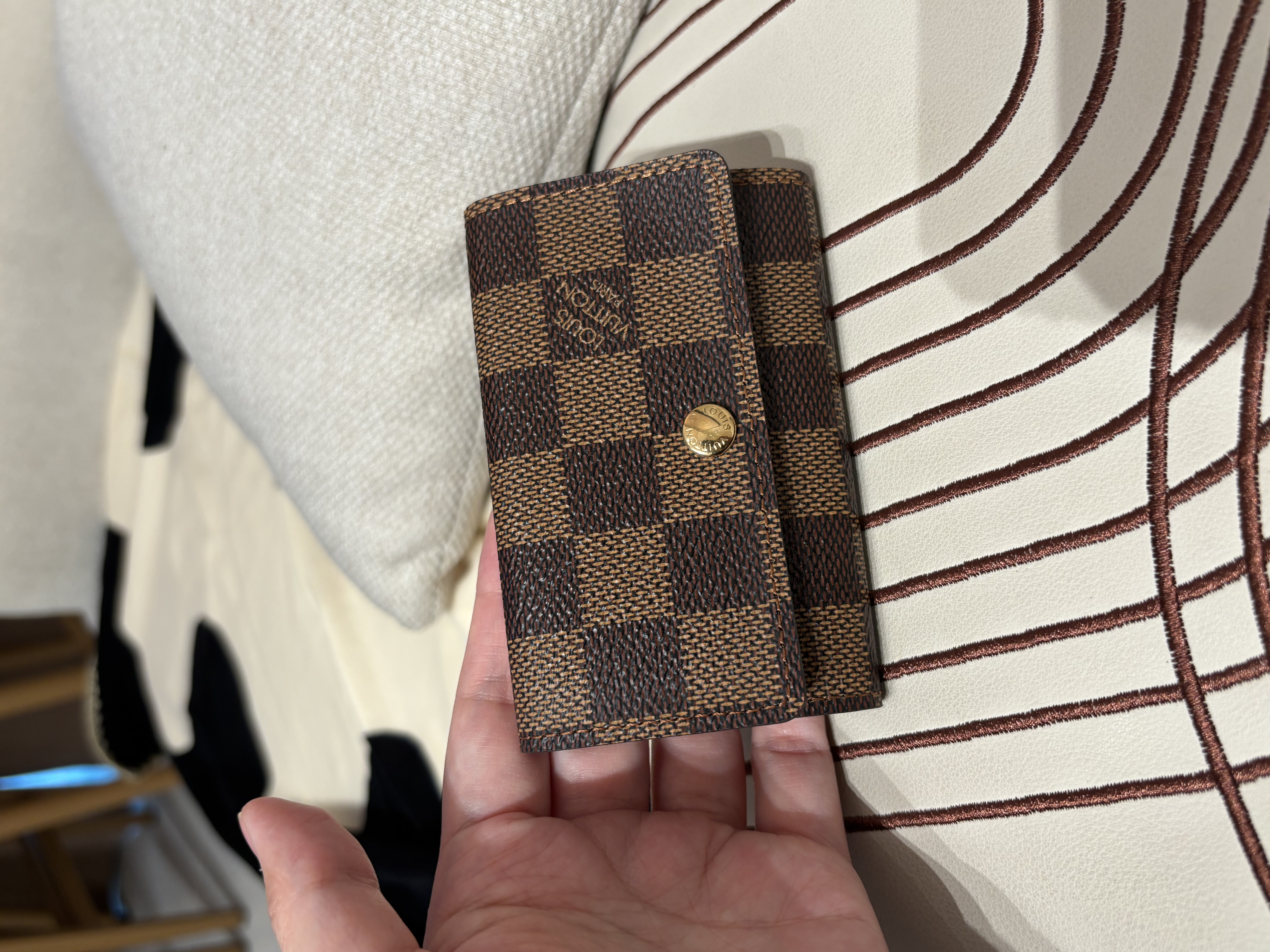 Lv key holder 100%Authentic, 98%New ✅Box