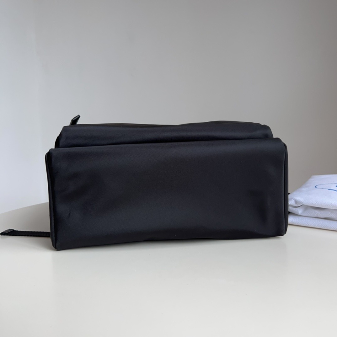【現貨原單】Prada Re-Nylon and Saffiano leather backpack 背囊