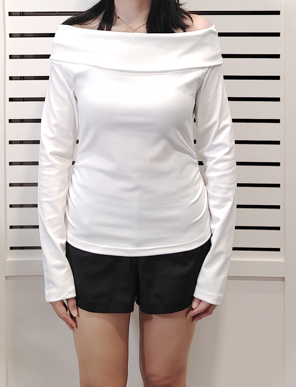 M5078 Off Shoulder Long Sleeve Slim Tee