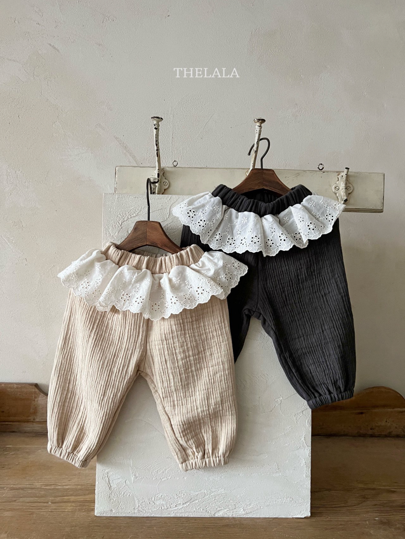 🌸預訂 韓國直送🌸🇰🇷THELALA兩色蕾絲荷葉邊棉紗束腳褲