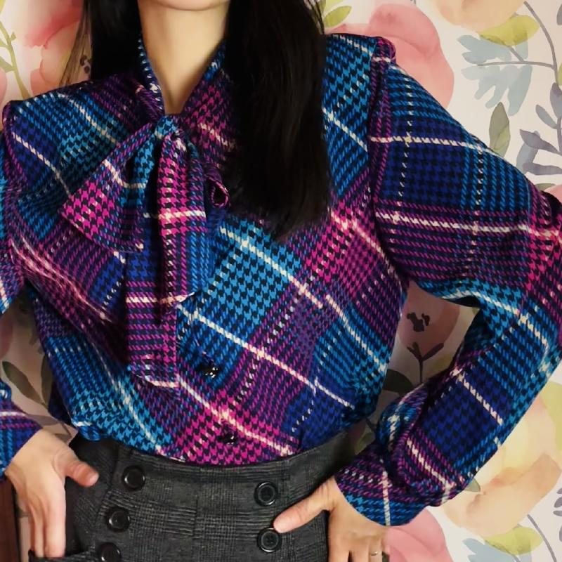 Vintage 1980s Made in Japan Purple Pink Blue White Plaid Pattern Tie Collar Blouse Shirt (MT1636)
