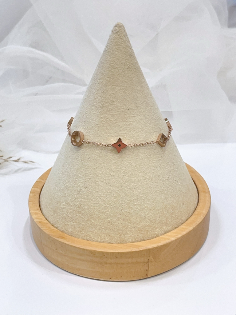 百搭镂空四叶草手链