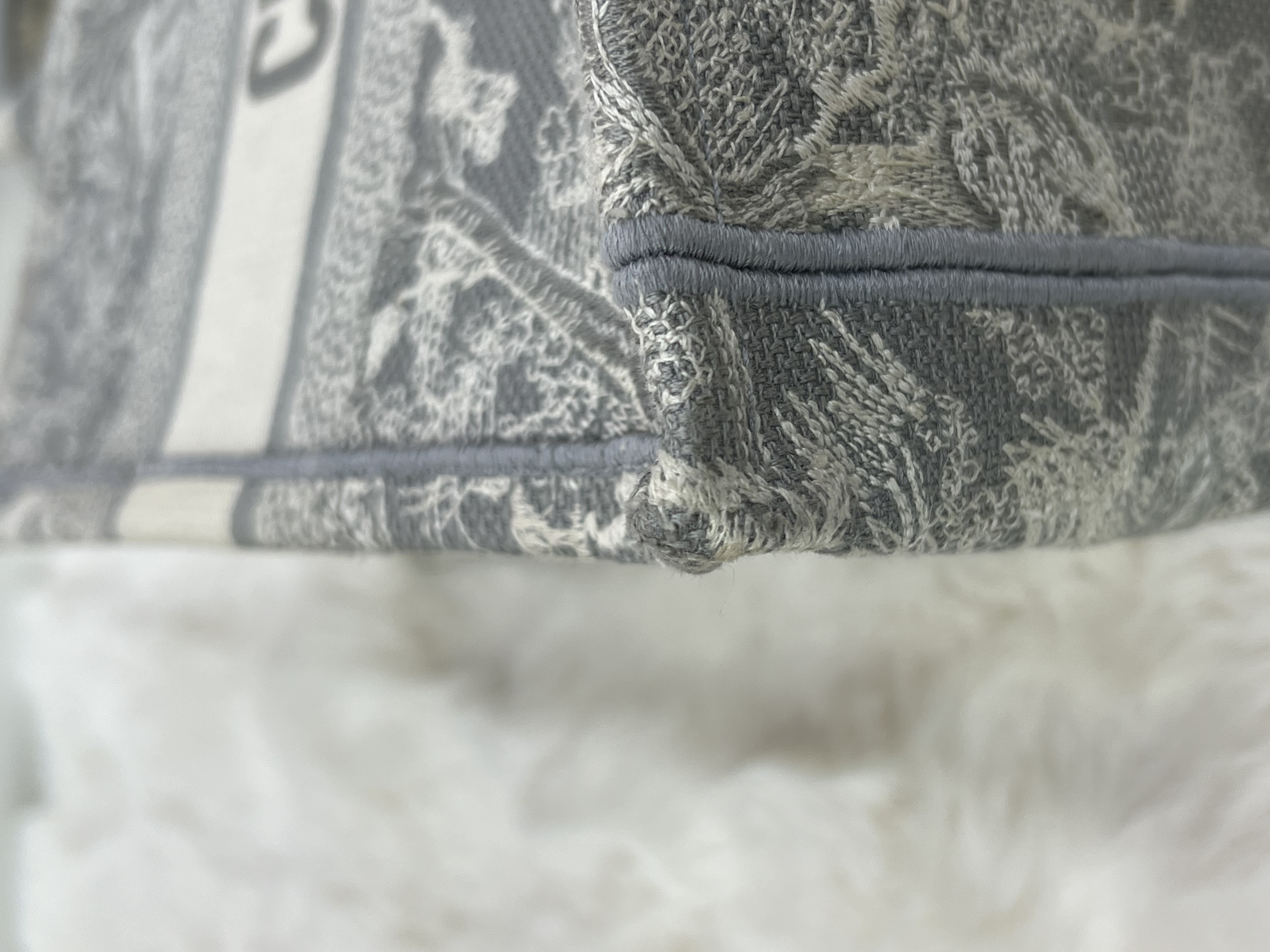 直播貨品 |  [1個-$100 2個-$300］J87