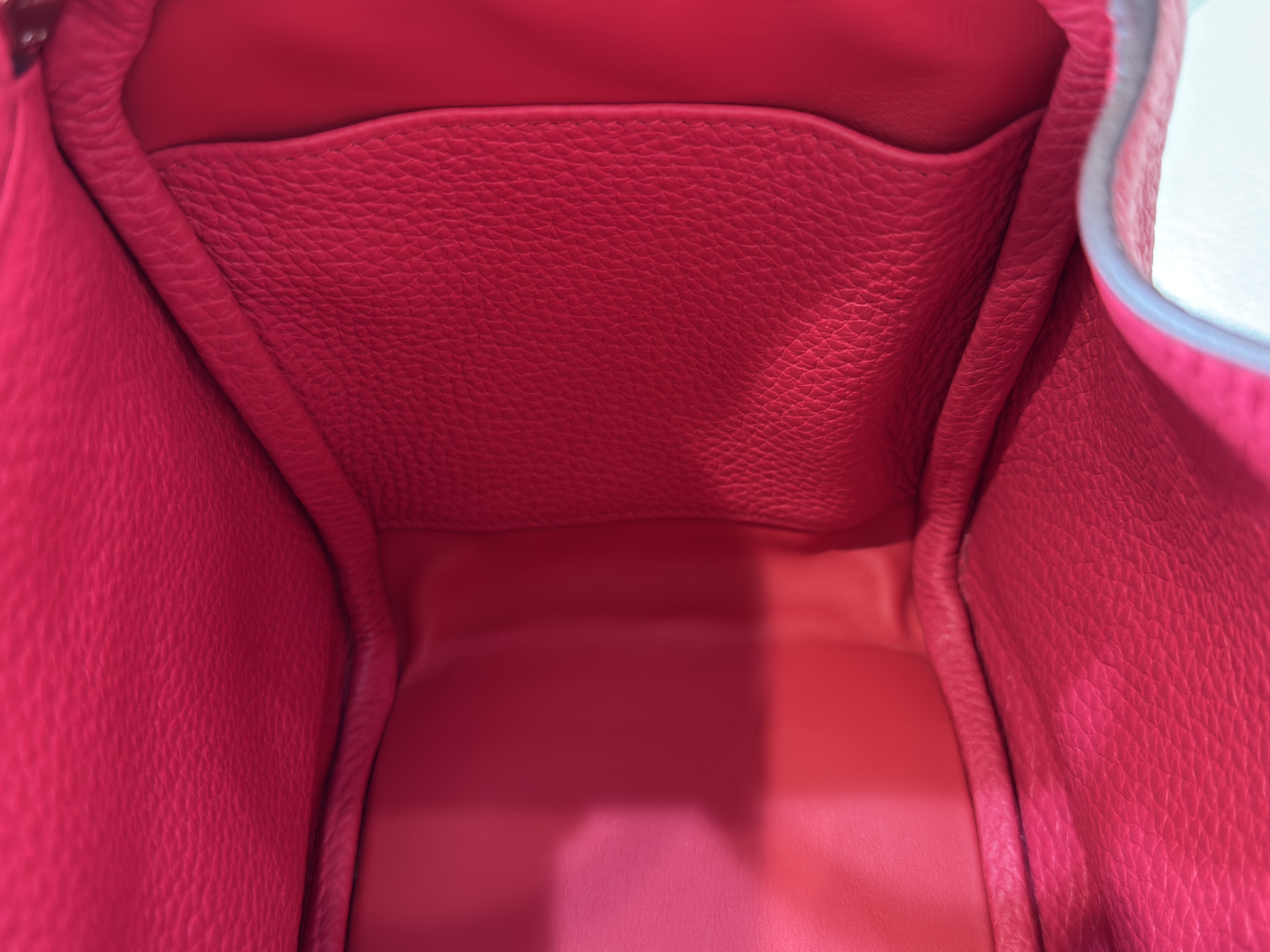 Pre-Owned HERMES Lindy 26 / Stamp Y 寶石紅 / Product Code : 26042502