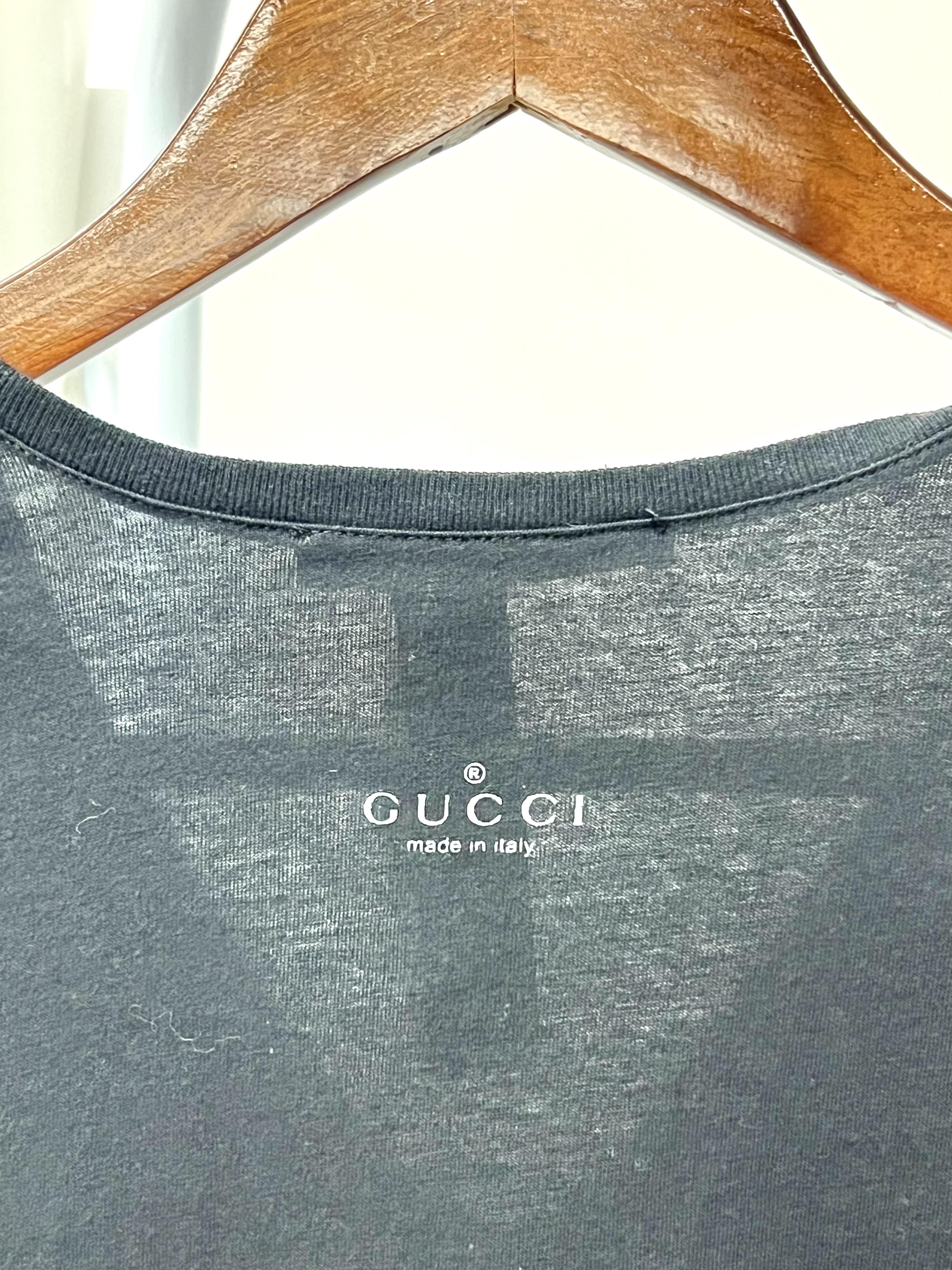 Pre-Owned GUCCI Knitted V-neck T-shirt / Product Code: 26051908