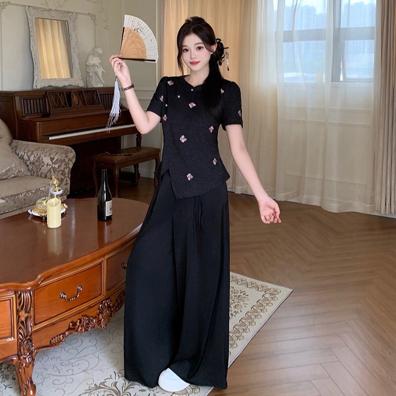 B288(22359+22314) 新中式国风粉蝴蝶提花下摆不规则黑上衣与黑粉长裤套装 