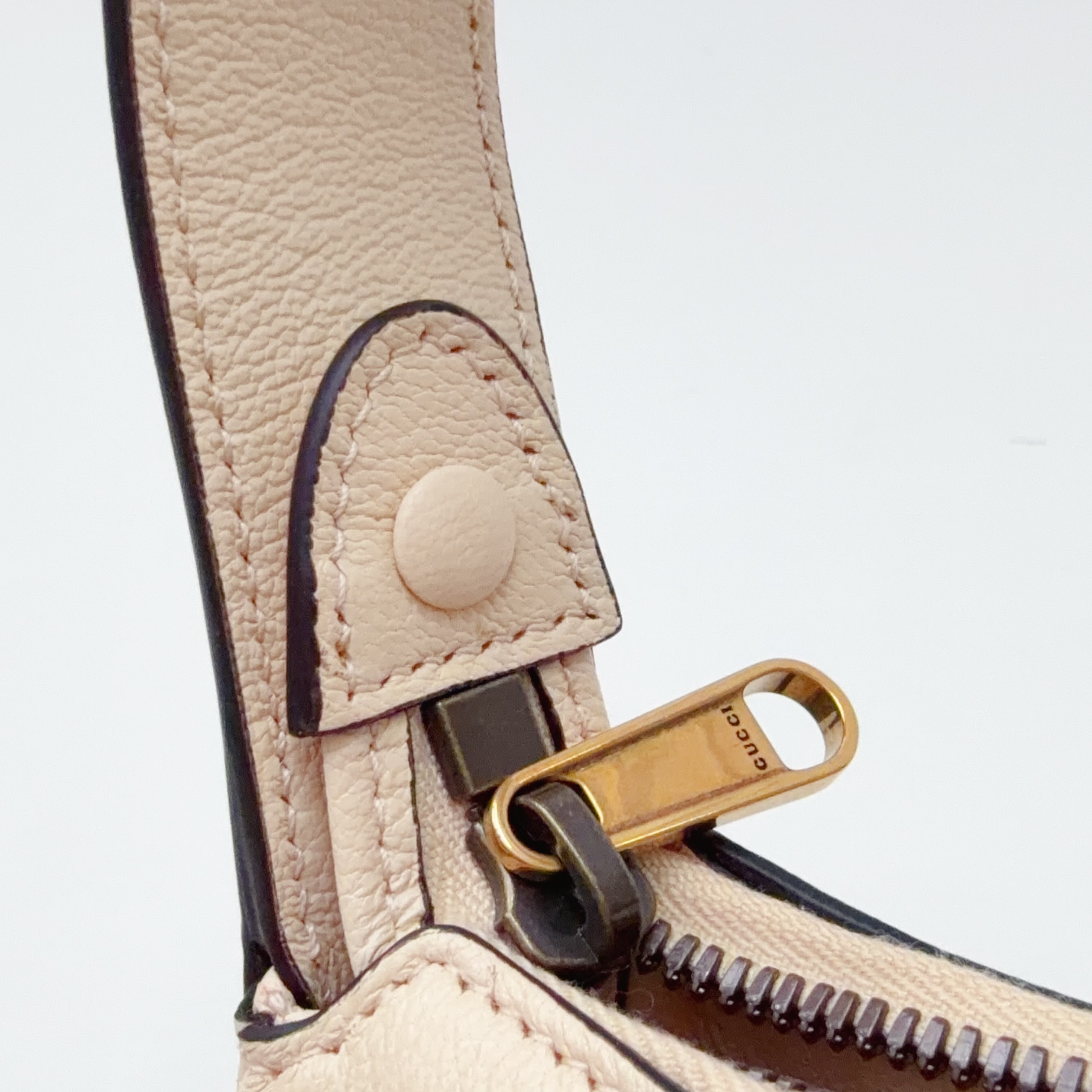 【預訂貨品】閒置全新⭐️ GUCCI經典奶白腋下包