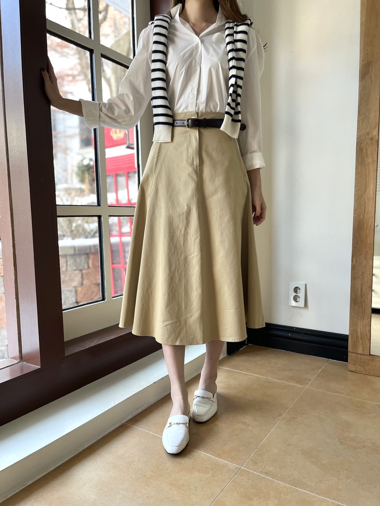 The Signature Flare Skirt (Beige)