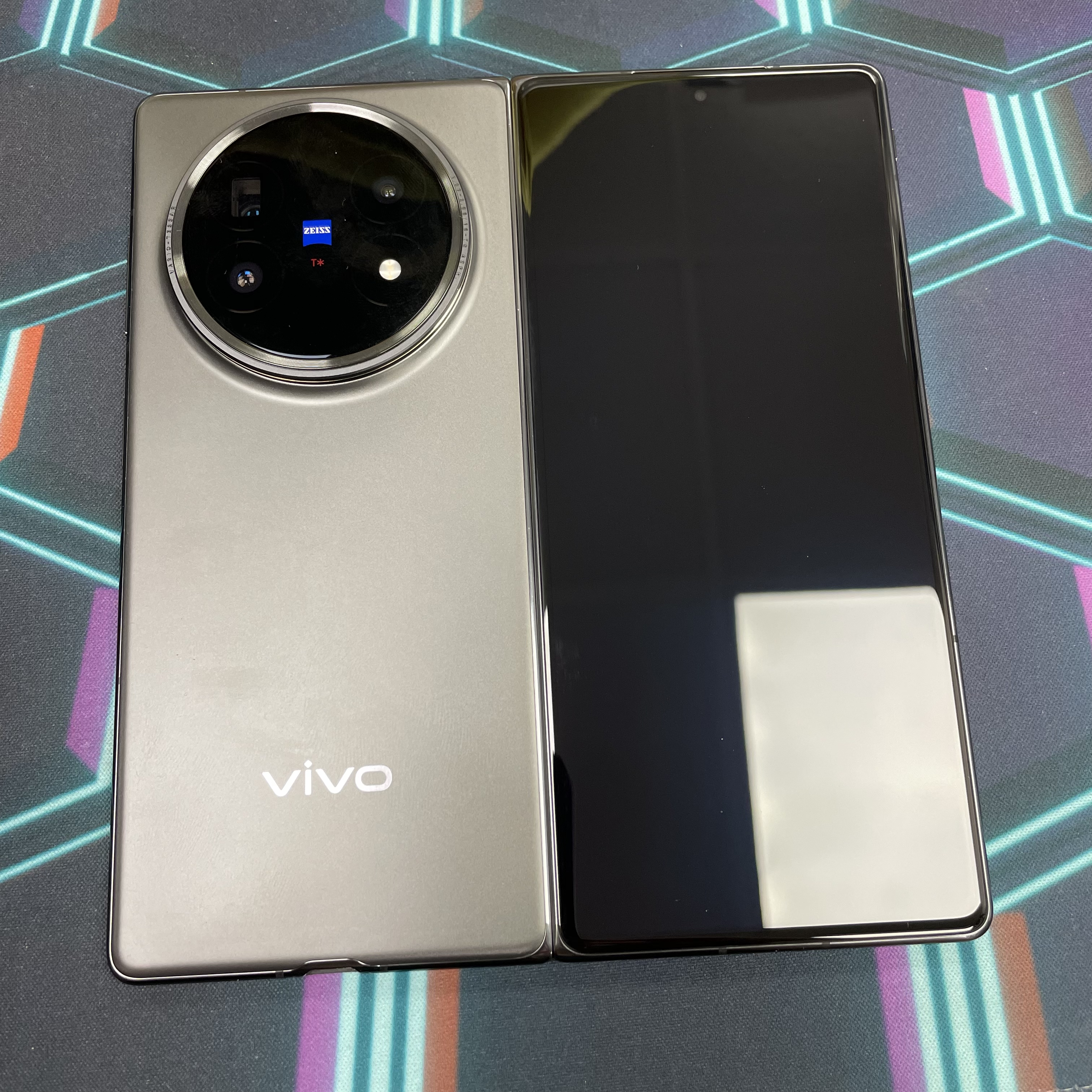 *7470 Vivo X Fold 5 超靚機 16+512GB 黑色 black