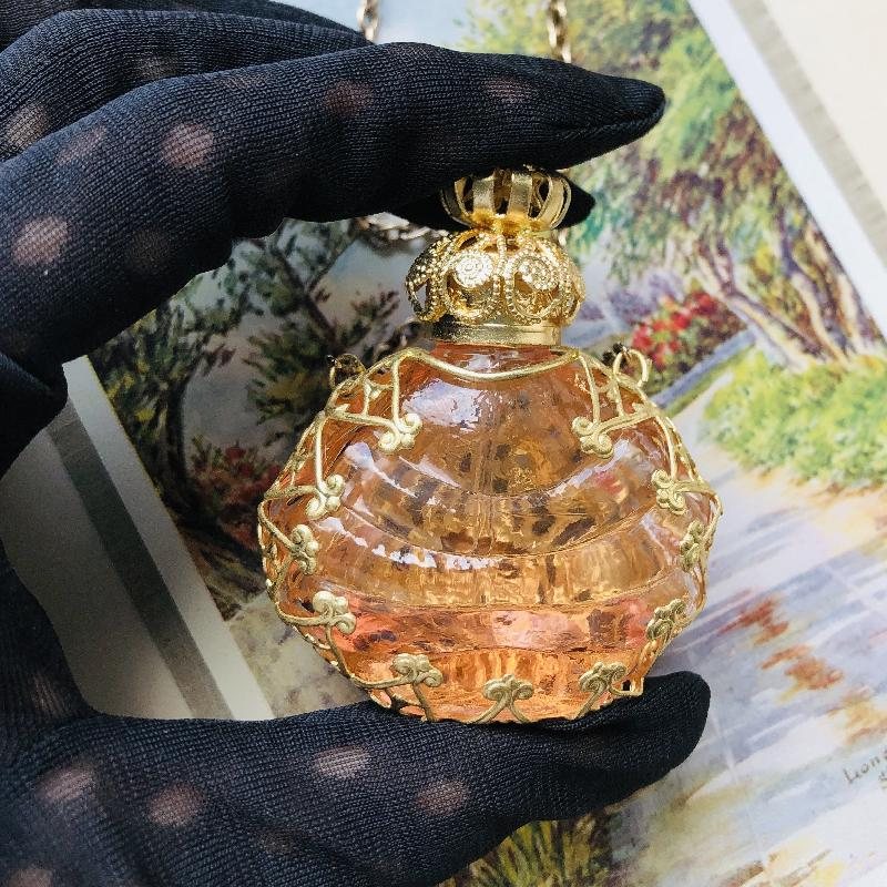 Vintage Recomposed Amethyst Glass White Daisy Purse Perfume Bottle/Necklace (MT1696)