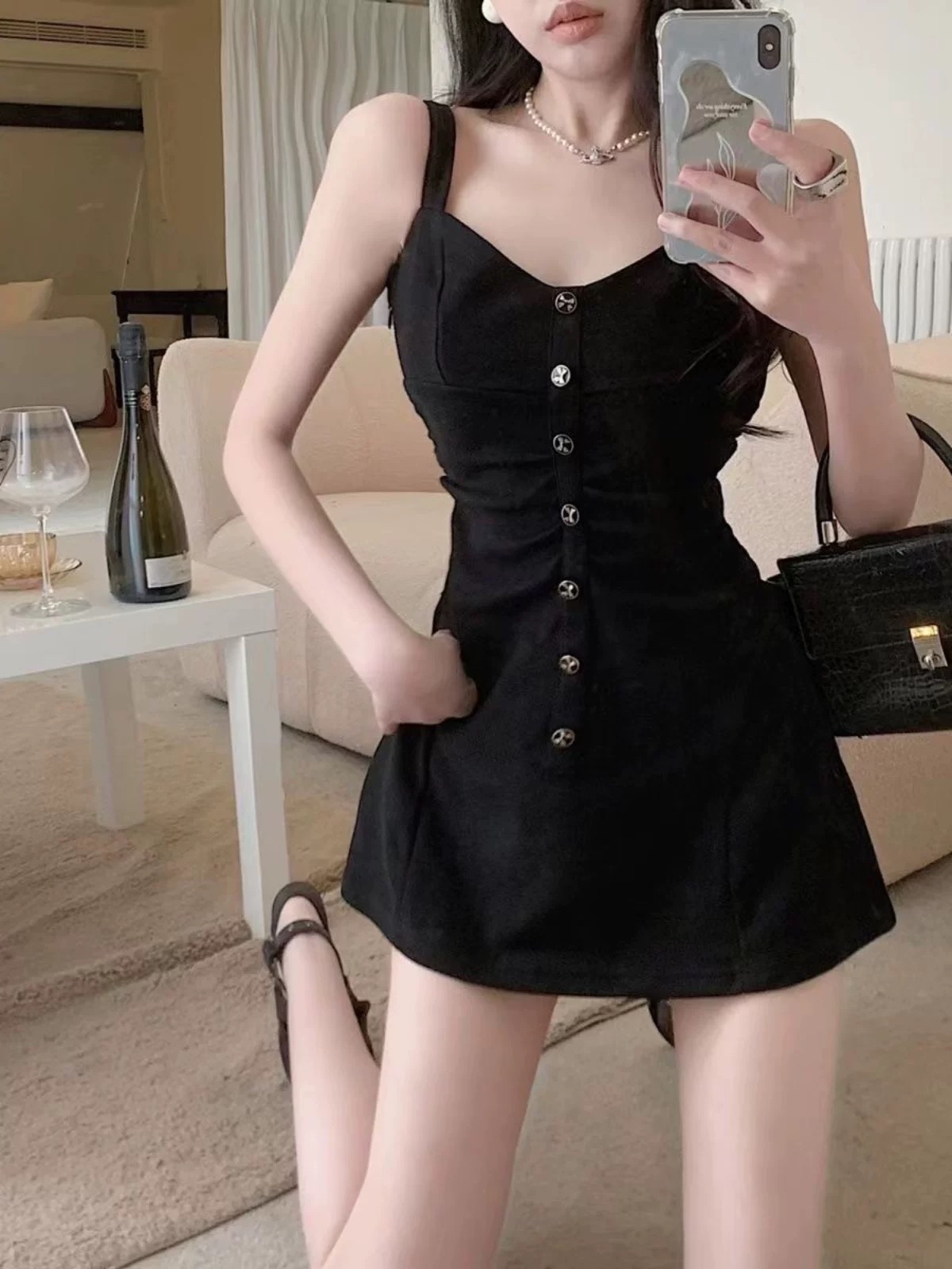 黑色羈扣迷你洋裝