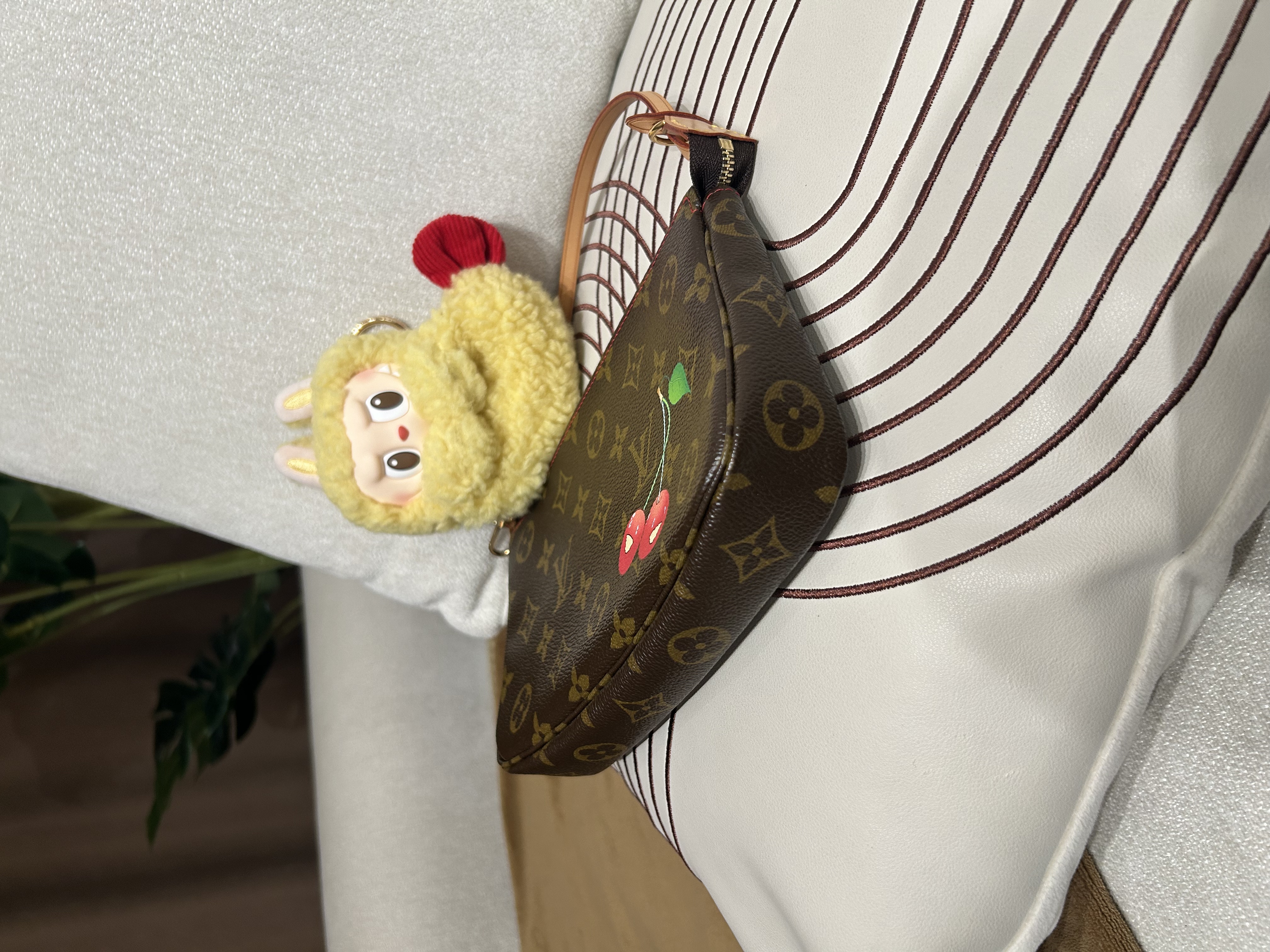 Lv Takashi Murakami Monogram Cherry Pochette Accessoires 單肩包（limited edition ） 100%Authentic, 98%New ✅Dust bag ✅Box