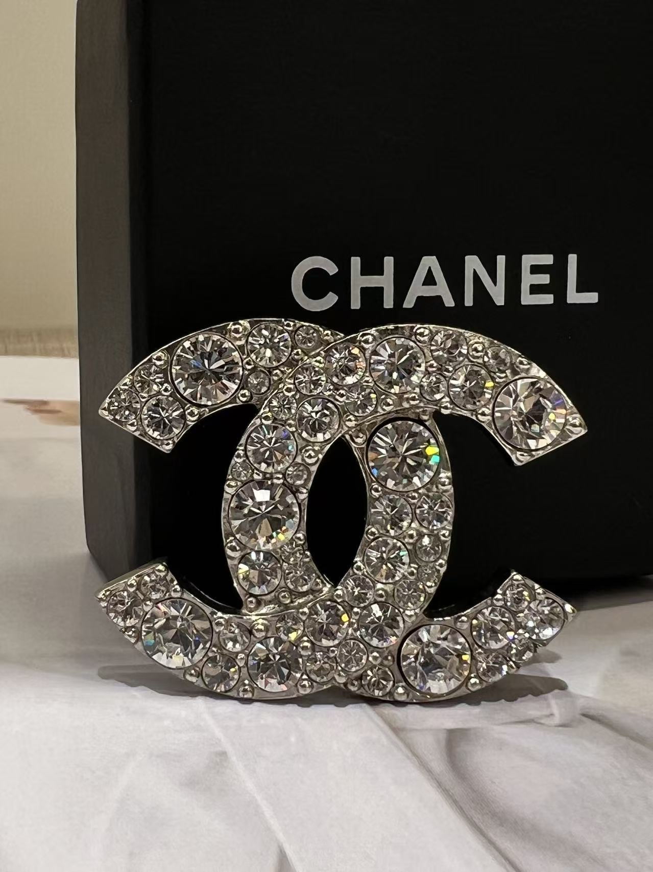Chanel 經典雙C璀璨水鑽胸針