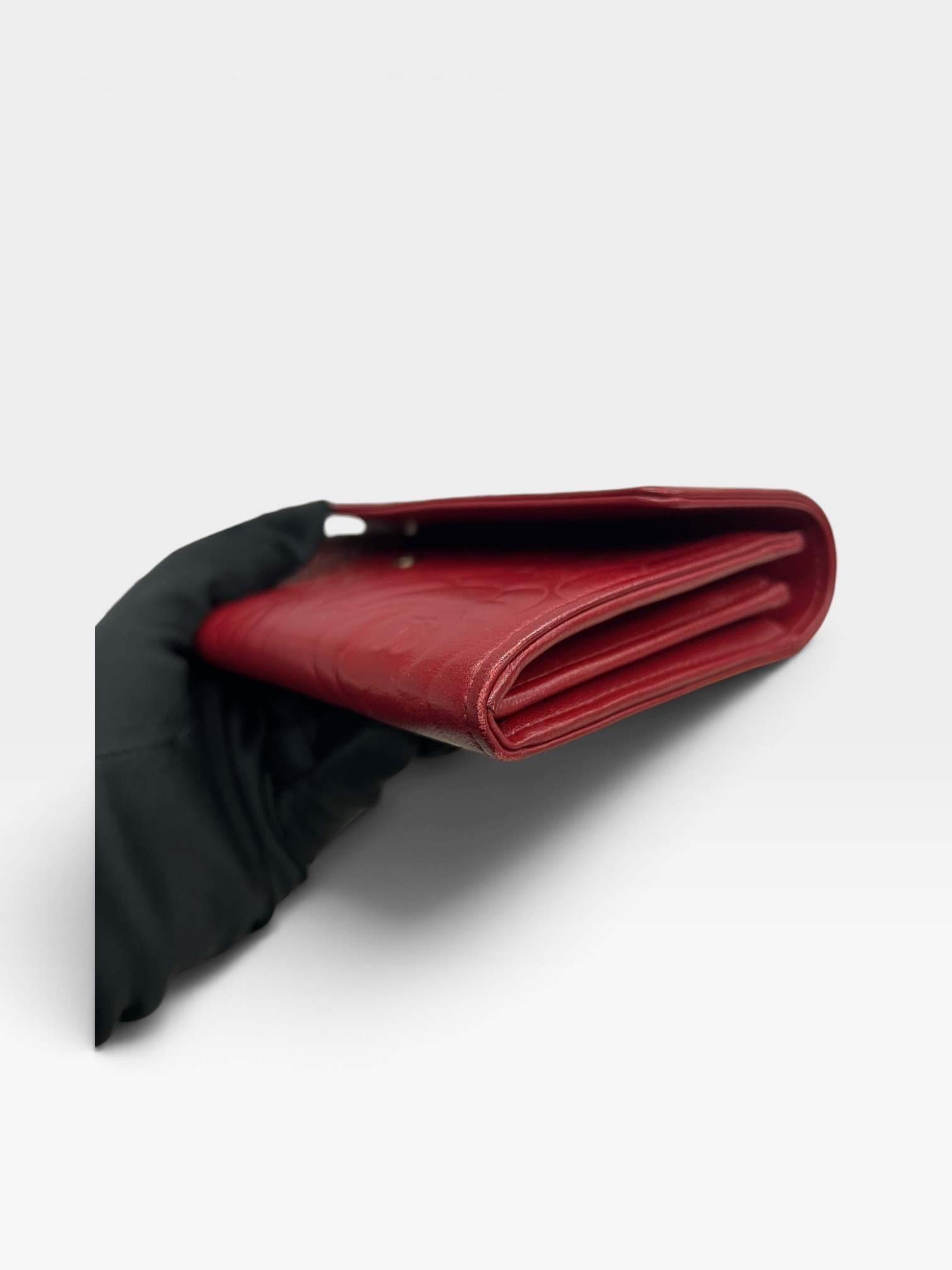Pre-Owned Chanel Lambskin Camellia Embossed Flap Wallet/Product Code: 102305