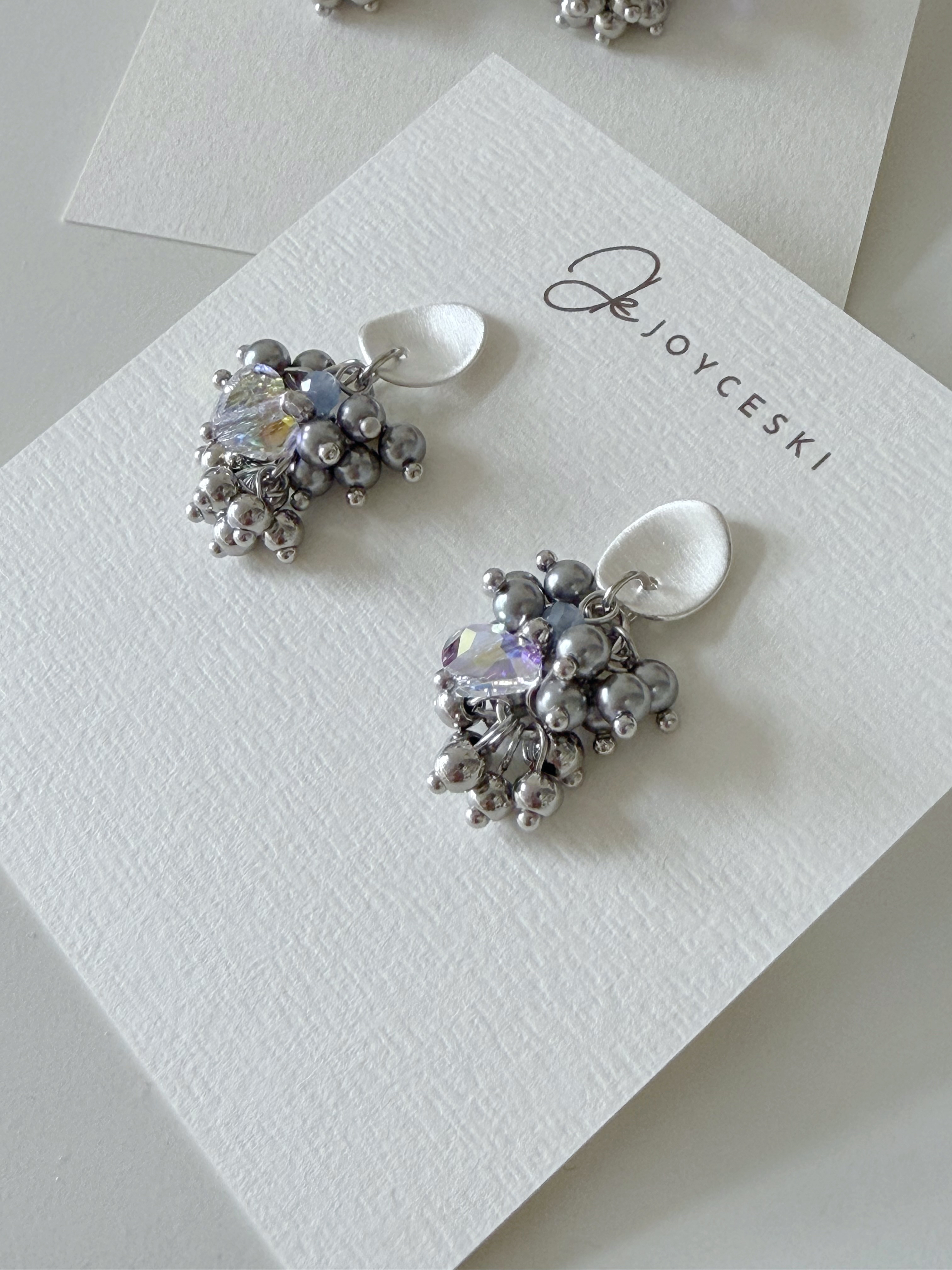 幻彩白流穗波波球長款耳環/ 灰珍珠x銀色($198)