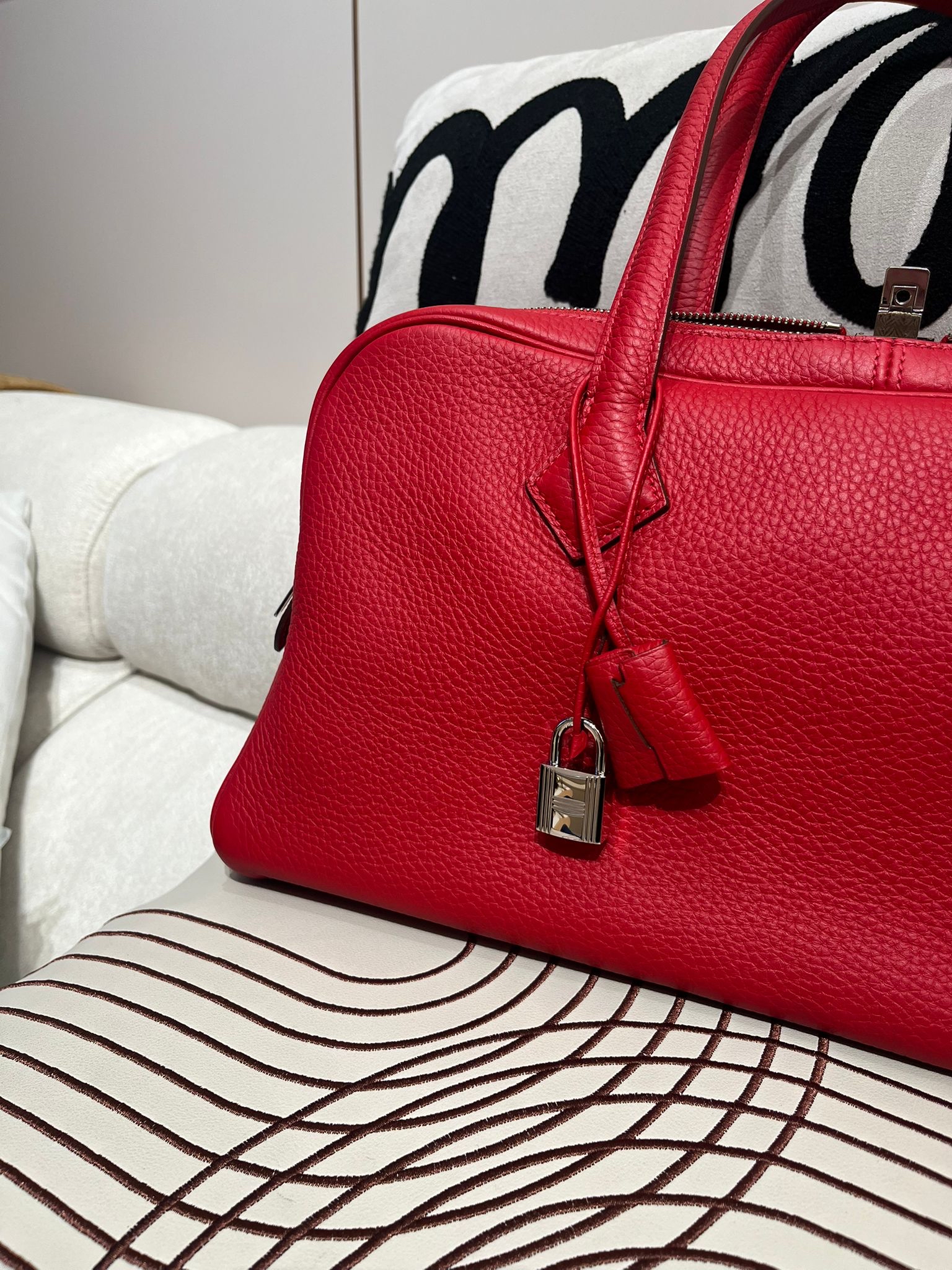 Hermes Victoria elan STAMP [P] 100%Authentic,98%new  ✅key lock ✅dust bag 