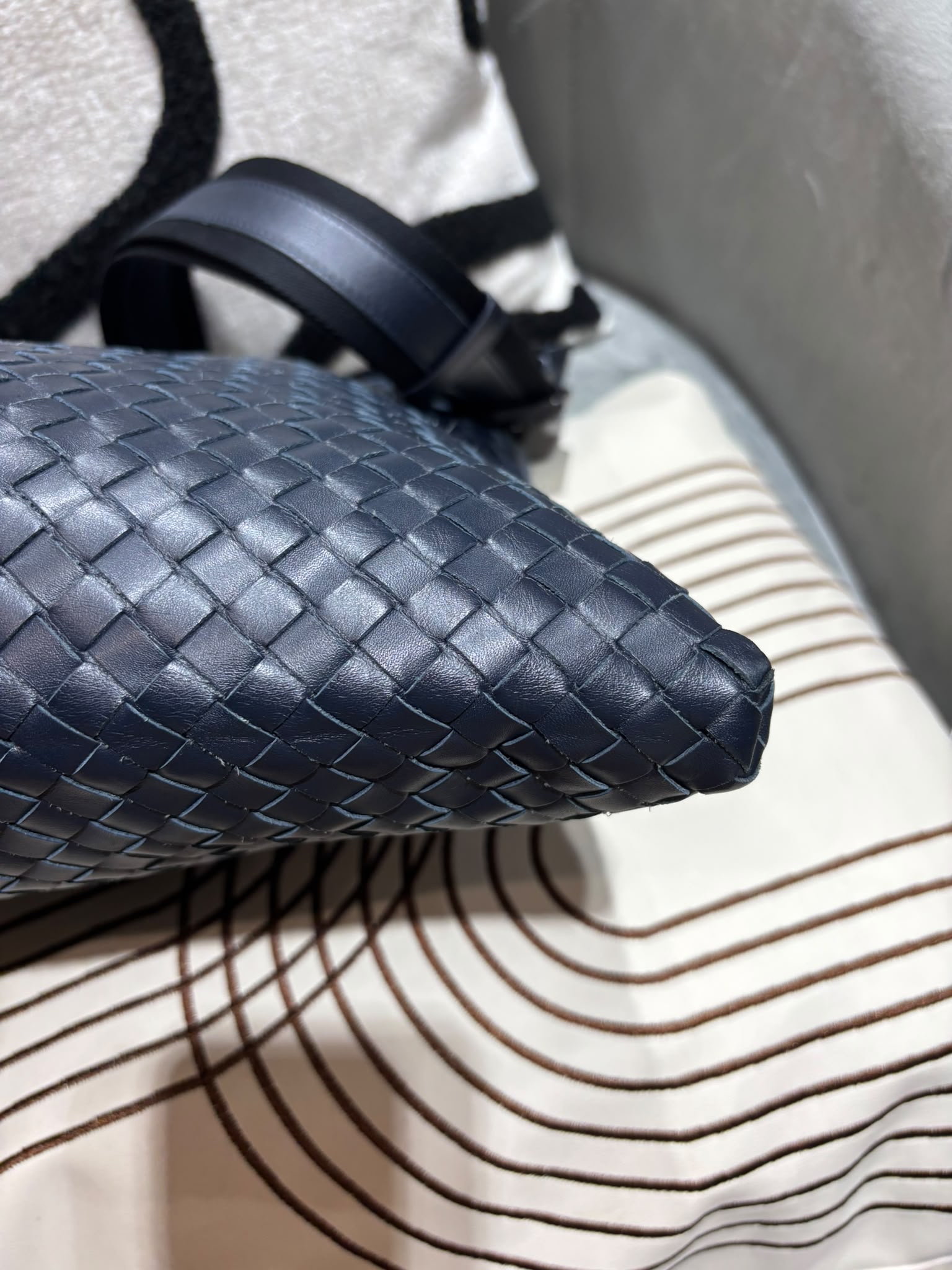 Bottega Veneta BV Intrecciato shoulder bag Navy 100%Authentic, 95%New 