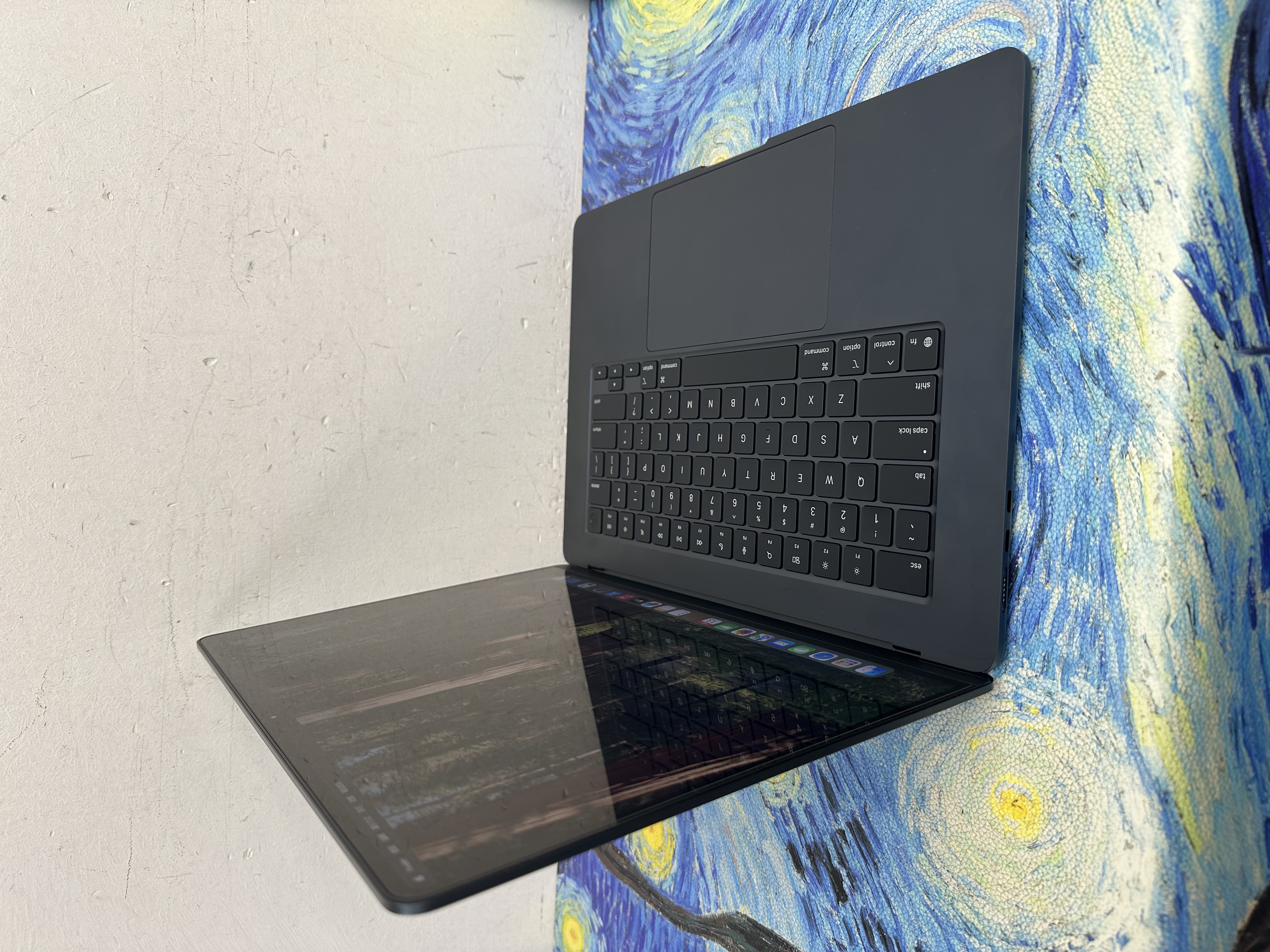 #6100 APPLE  MacBook Air M4 2025 M4 CPU/ 16GB Ram/256GB SSD/10核心GPU/Liquid Retina Mon/15吋/午夜藍色/Gaming Laptop / Notebook / 超強續航能力/文書機 / 畫圖 / 剪片 / Movie / Netflix /輕薄