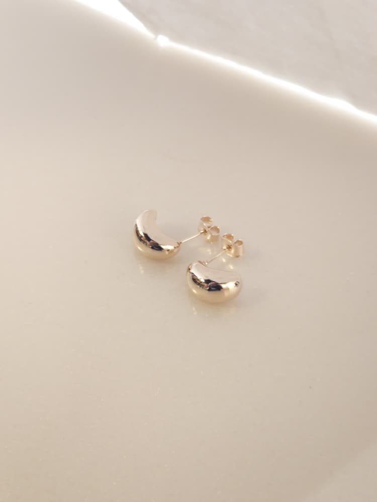 Luna Curve Stud Earrings