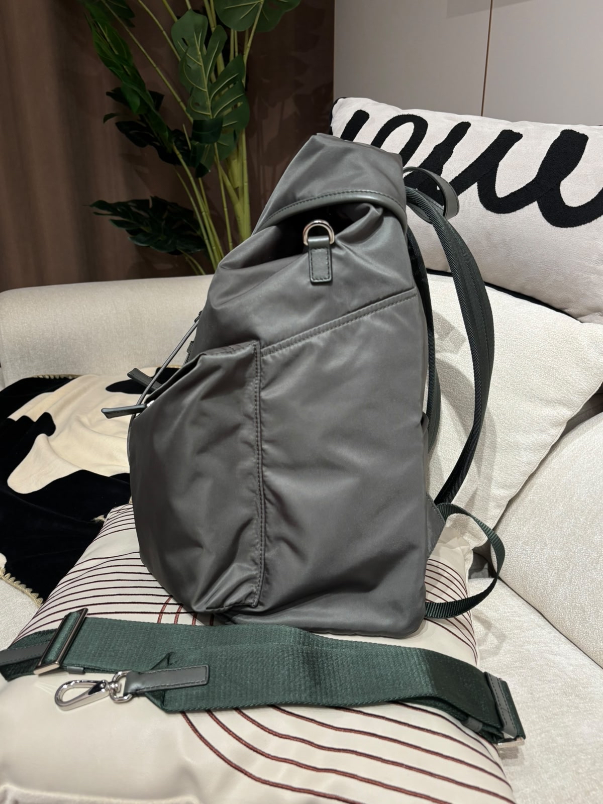 PRADA Re-Nylon Backpack 2VZ108_2DW3_F0002_V_DYO 100%Authentic, 99%New 未使用品 ✅Strap✅Dust Bag