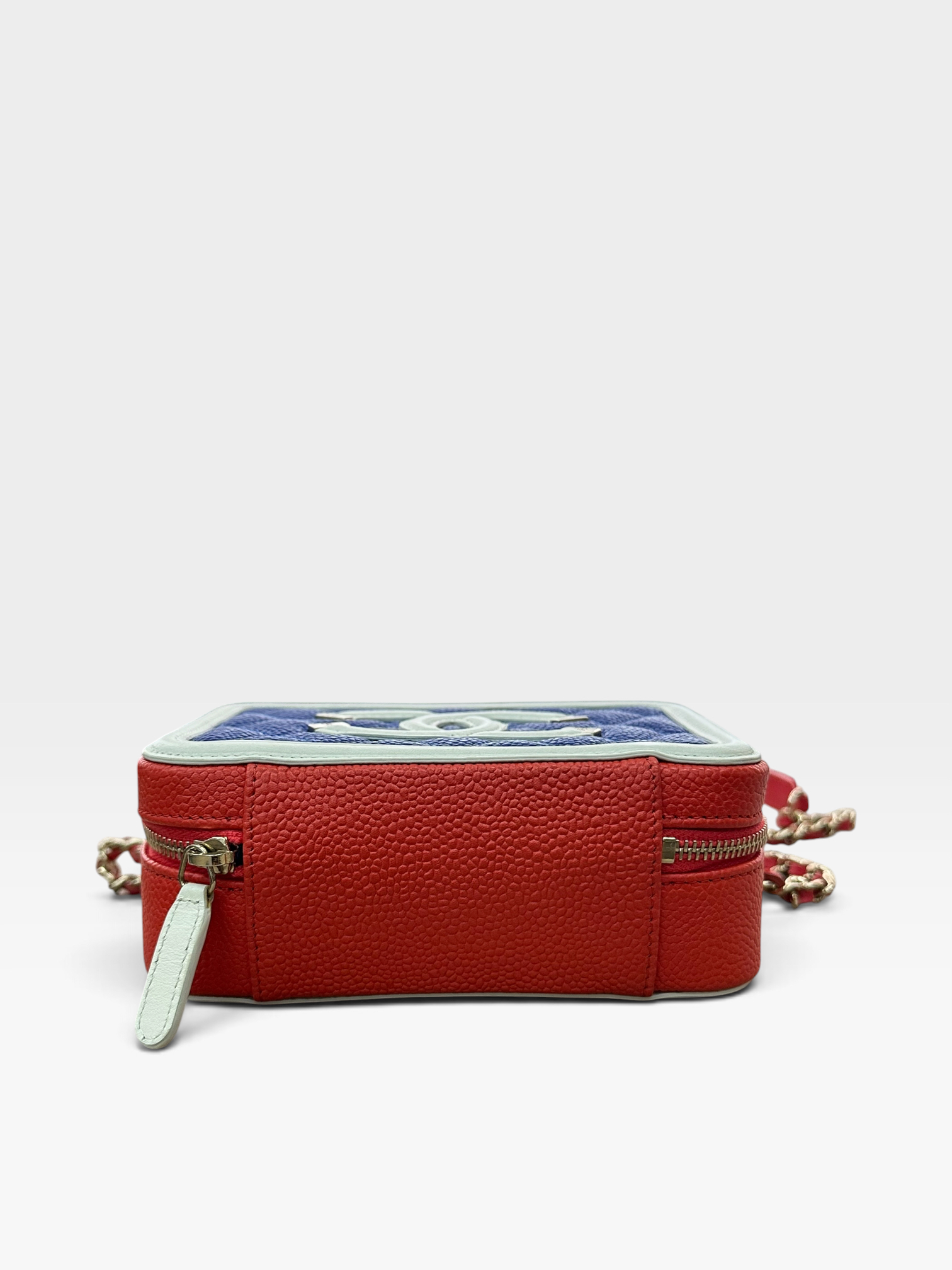 Pre-owned CHANEL CC Filigree Camera Bag / Product Code: 083106