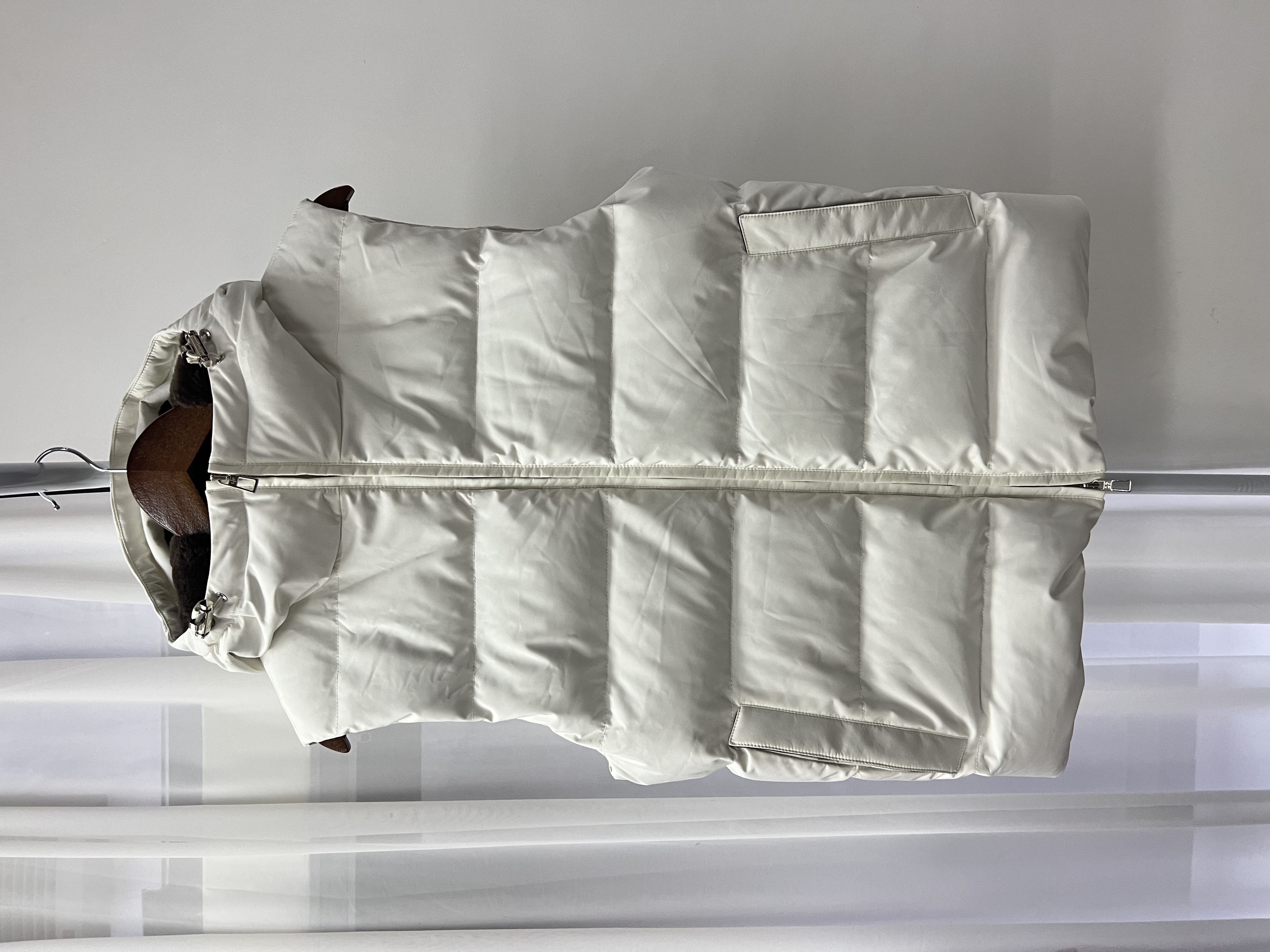 Pre-owned Loro Piana white down vest / Product Code: 26042625