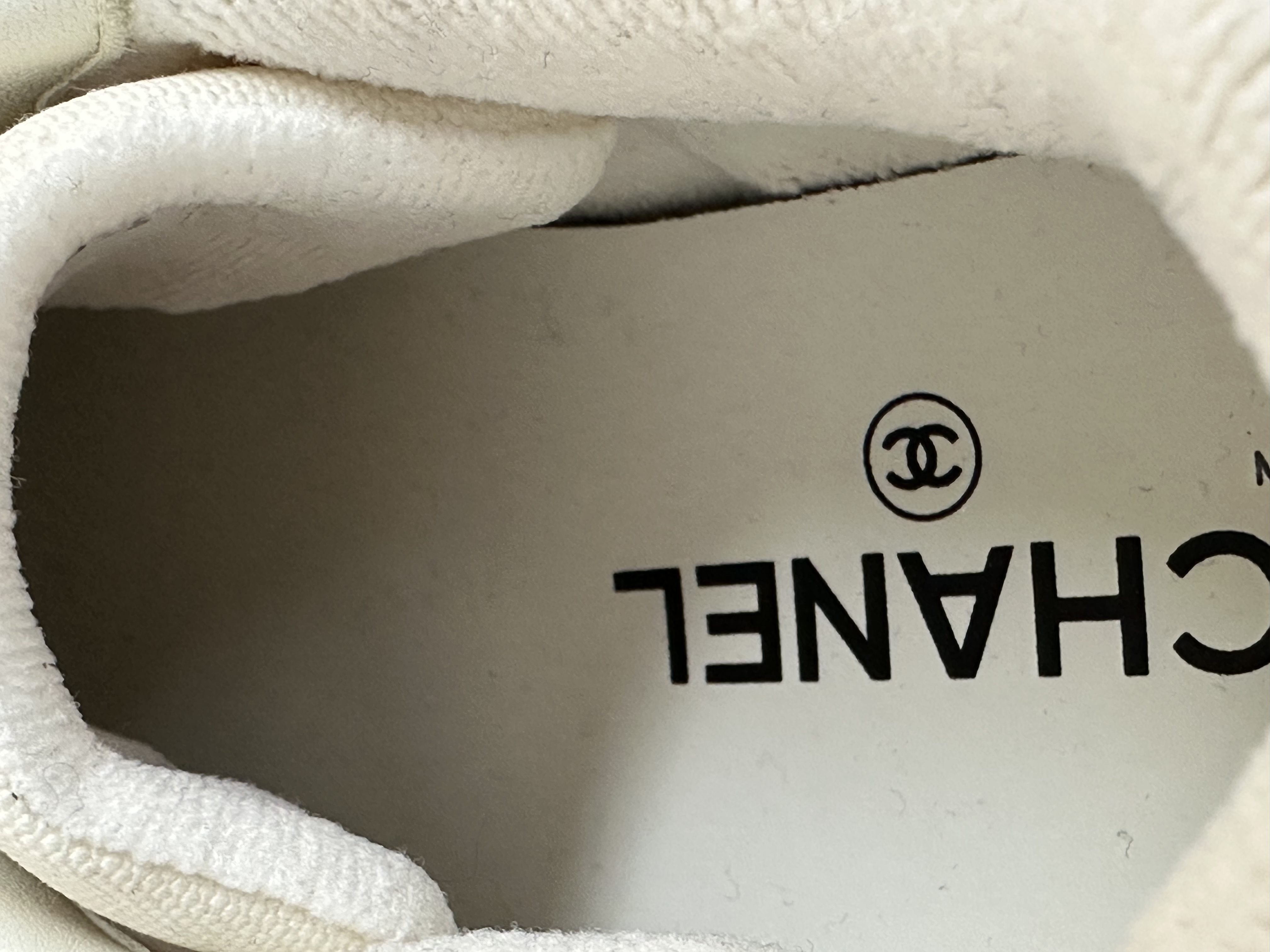 Pre-Owned Chanel Canvas Low Top Sneakers / Product Code: 26040720