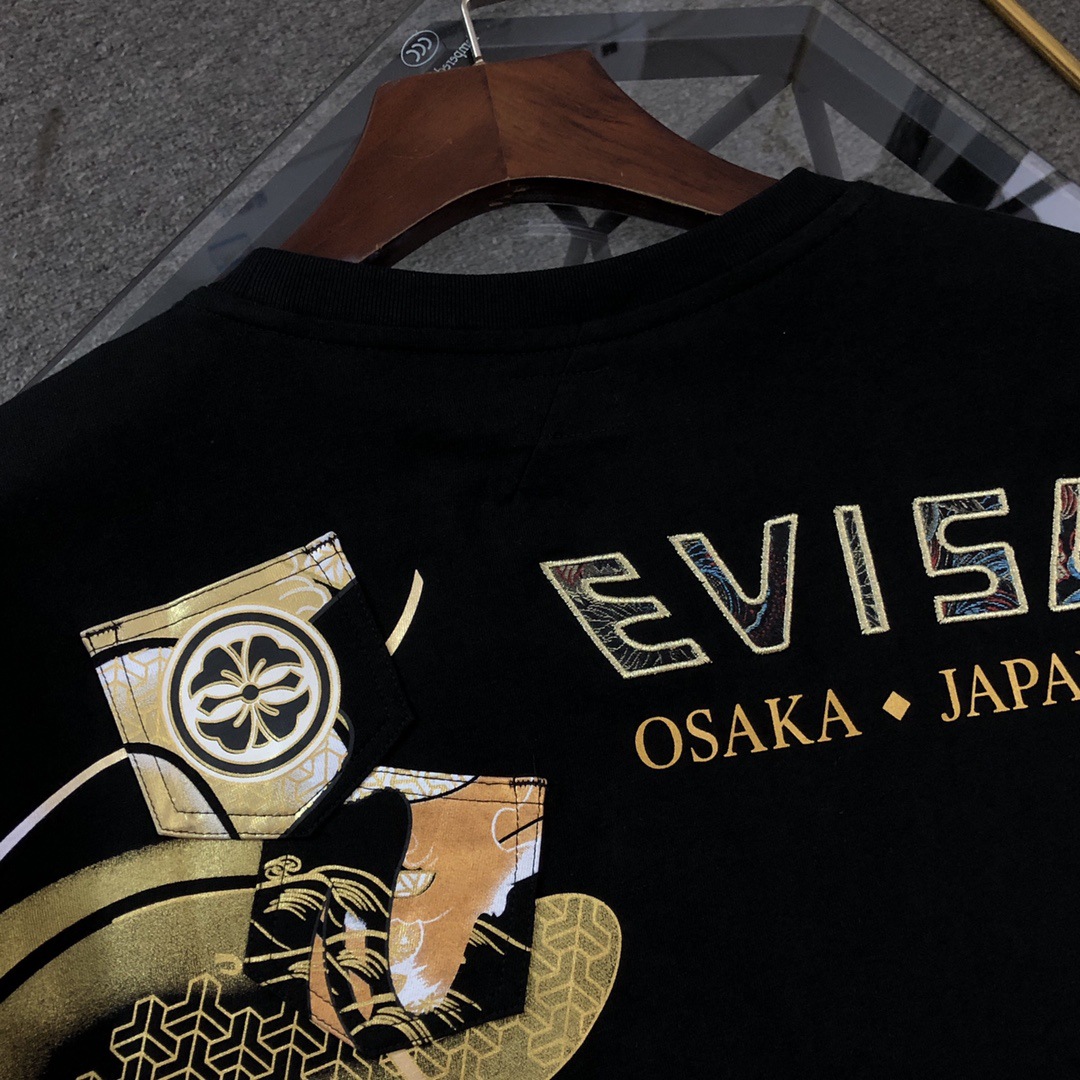 預訂 EVI SU 口袋黑金色鯽魚刺繡短袖Tee 