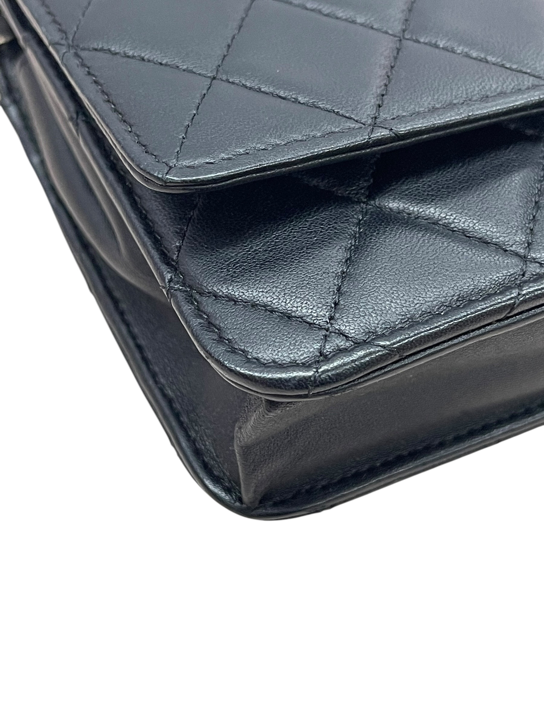 Pre-owned Chanel Classic Wallet on Chain / Product Code: 081701