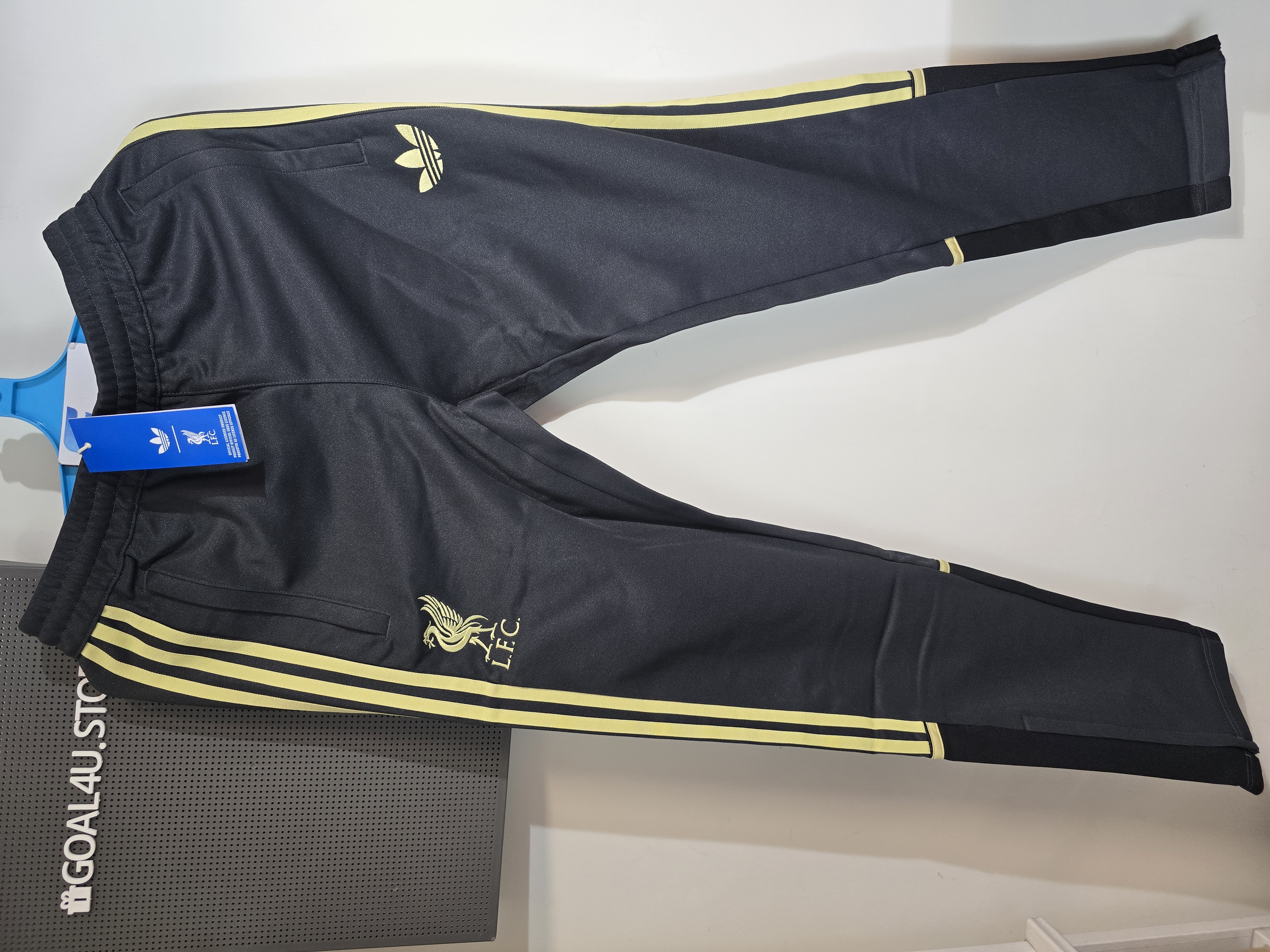 Adidas Liverpool 利物浦 2025-26 LIFESTYLER 經典潮流束腳長褲 KC7800