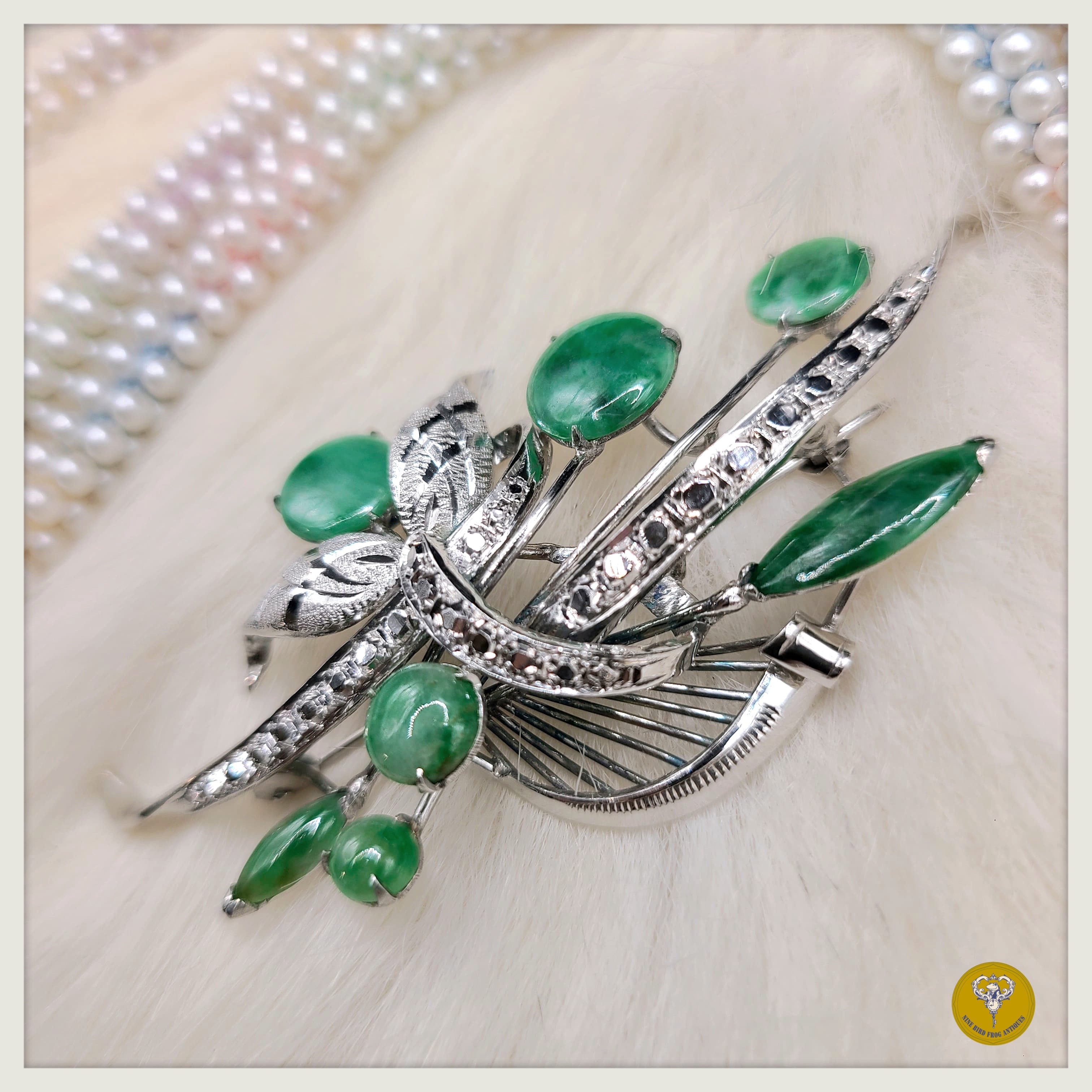 60年代的陽綠翡翠低k金胸針