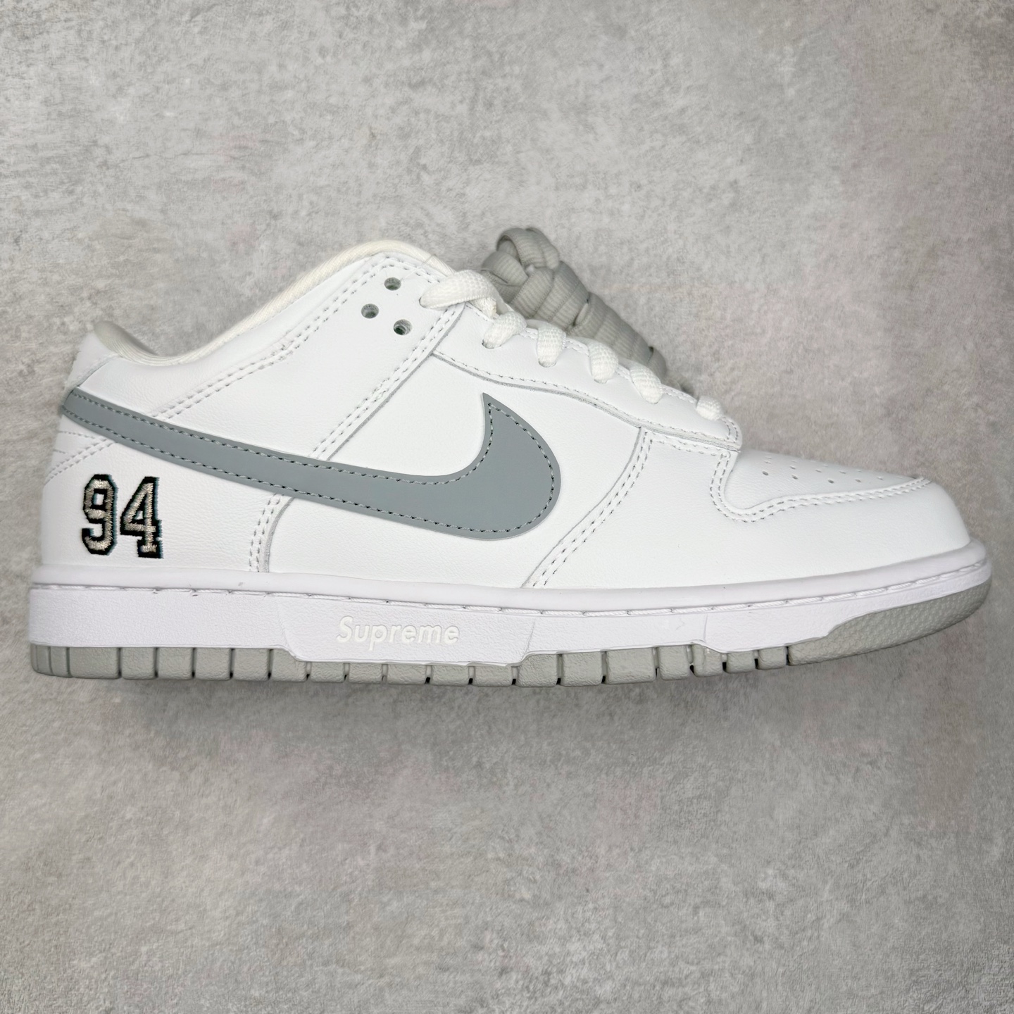 Supreme x Nike SB Dunk Low 94 Metallic Silver HQ8487-100