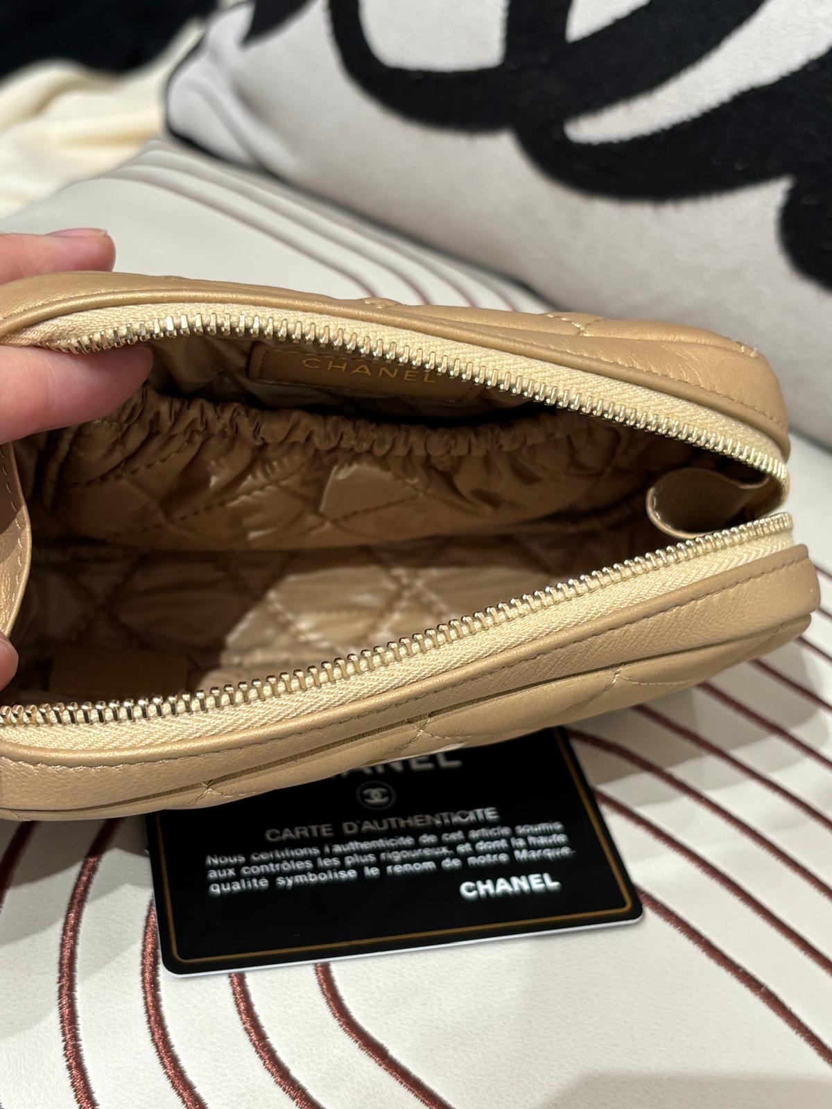 未使用品Chanel pouch calfskin  100%Authentic,unused,✅27card✅dust bag 