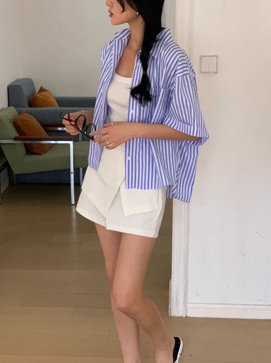 Loose-Fit Blue and White Striped Short Sleeve Shirt ‖ 蓝白条纹宽松短袖衬衫 KR0184442