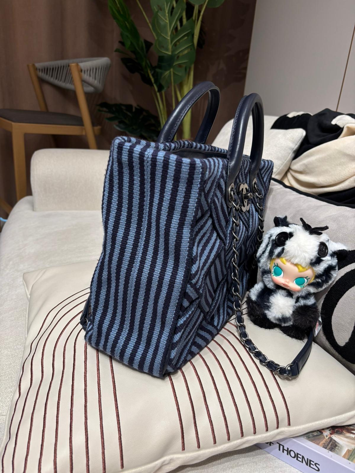 Chanel 2way Shoulder bag 100%Authentic,95%new  ✅22card✅dust bag✅box 