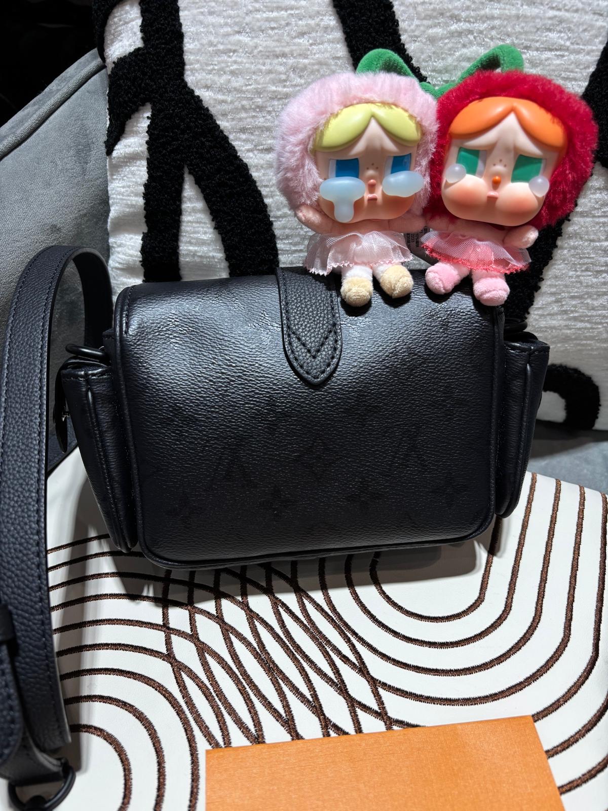 Lv Midnight Cargo Wearable Wallet Shoulder Bag M26726 100%Authentic, 99%New ✅收據✅Dust bag