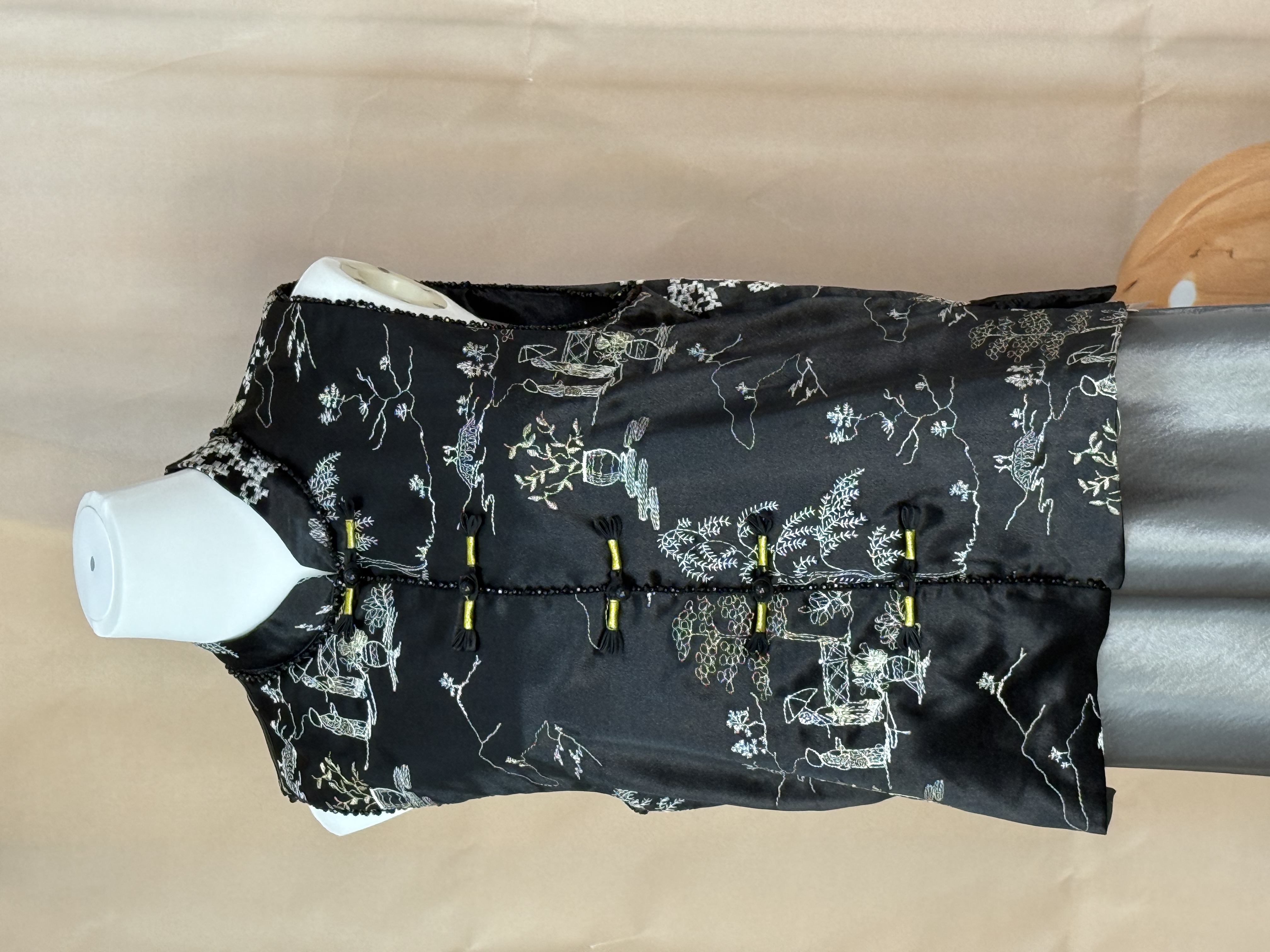 墨色山水盘扣马甲