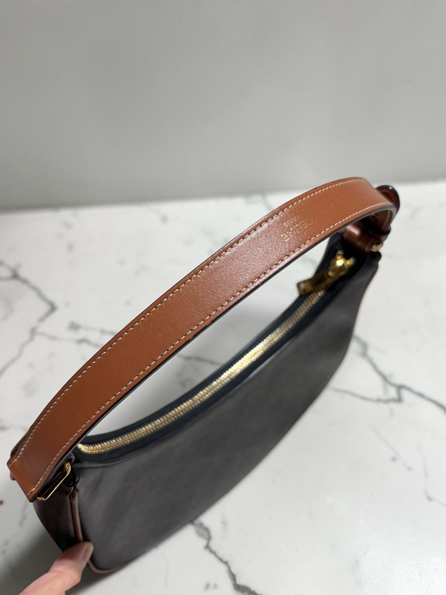 Celine Ava medium hobo bag 100%Authentic, 98%new ✅收據✅dust bag 