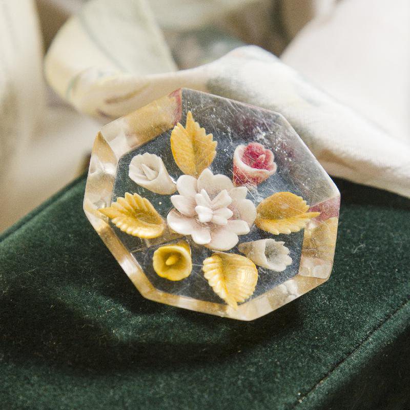 1940-50s Lucite Handpainted Floral Hexagonal Shaped Brooch(EA0457)