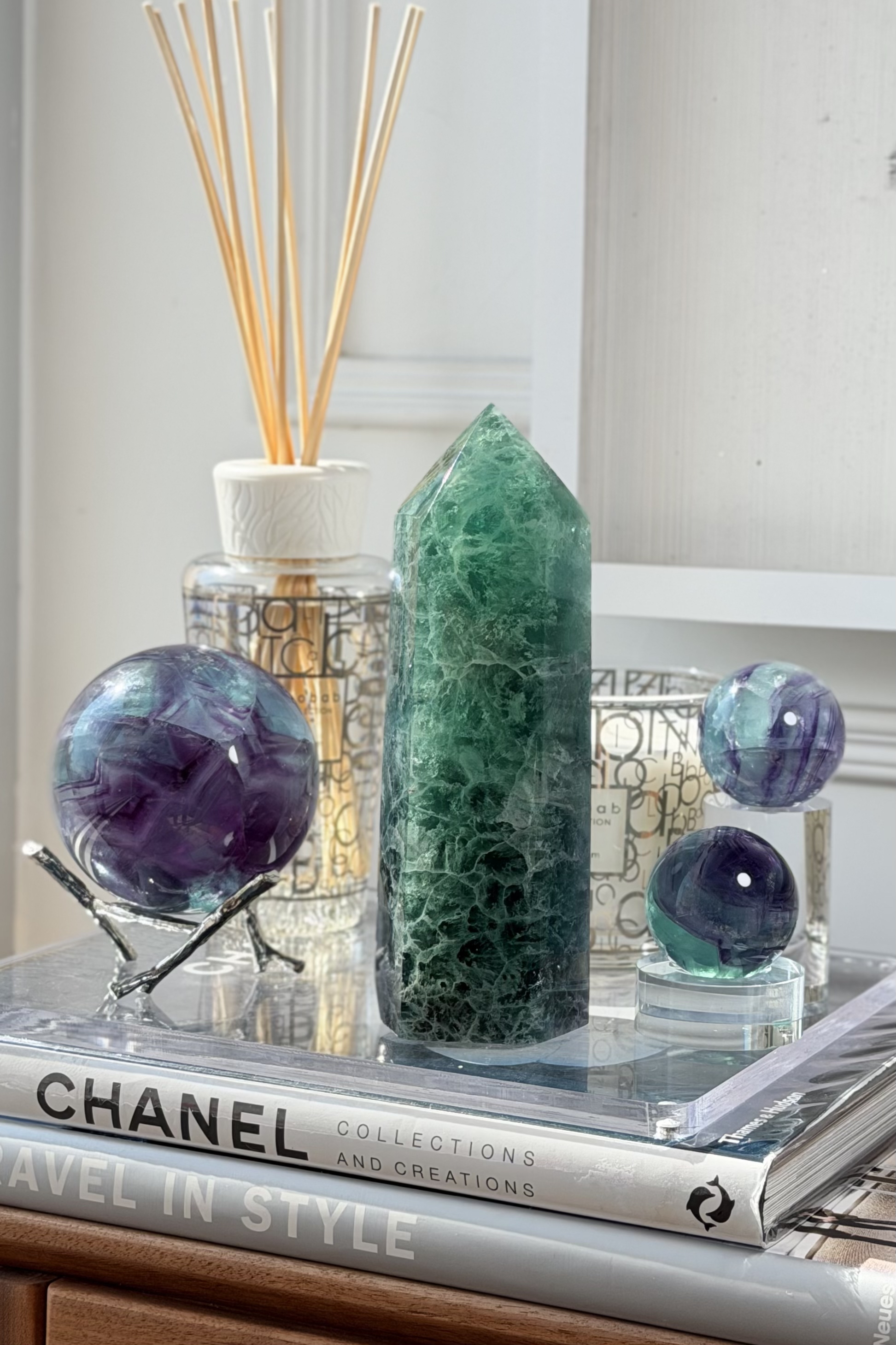  ༒18.6cm 1.4kg+ 綠紫螢石六角柱༒  FL032C3MG1AJN-R*9AN