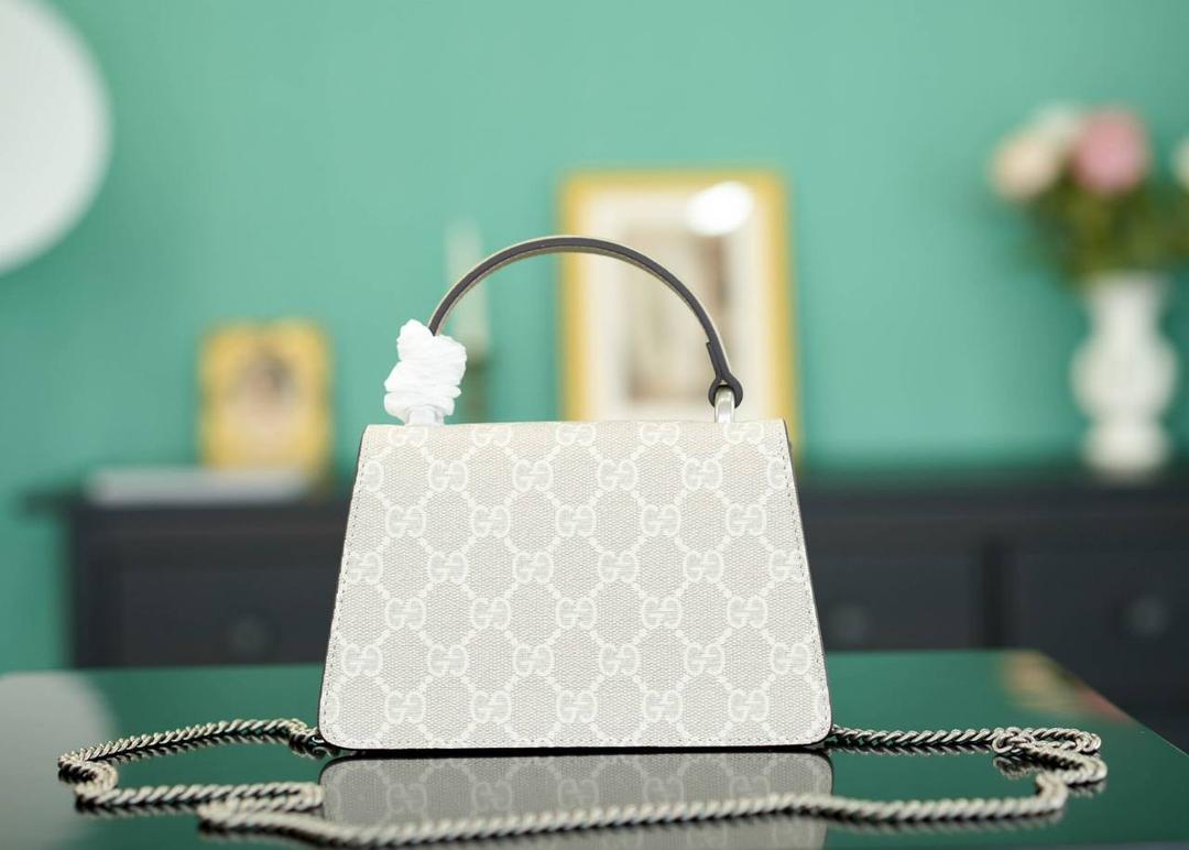 🥯Dionysus系列迷你手提包 燕麦色18cm 正品售价¥15.000 独家原厂皮发售 限量级别 酒神家族再添小可爱 新款迷你手提酒神，说是小废包吧，其实也还蛮能装的 小小一只，既能手提又能肩背 官方款号 752029 尺寸：18x 12x 6